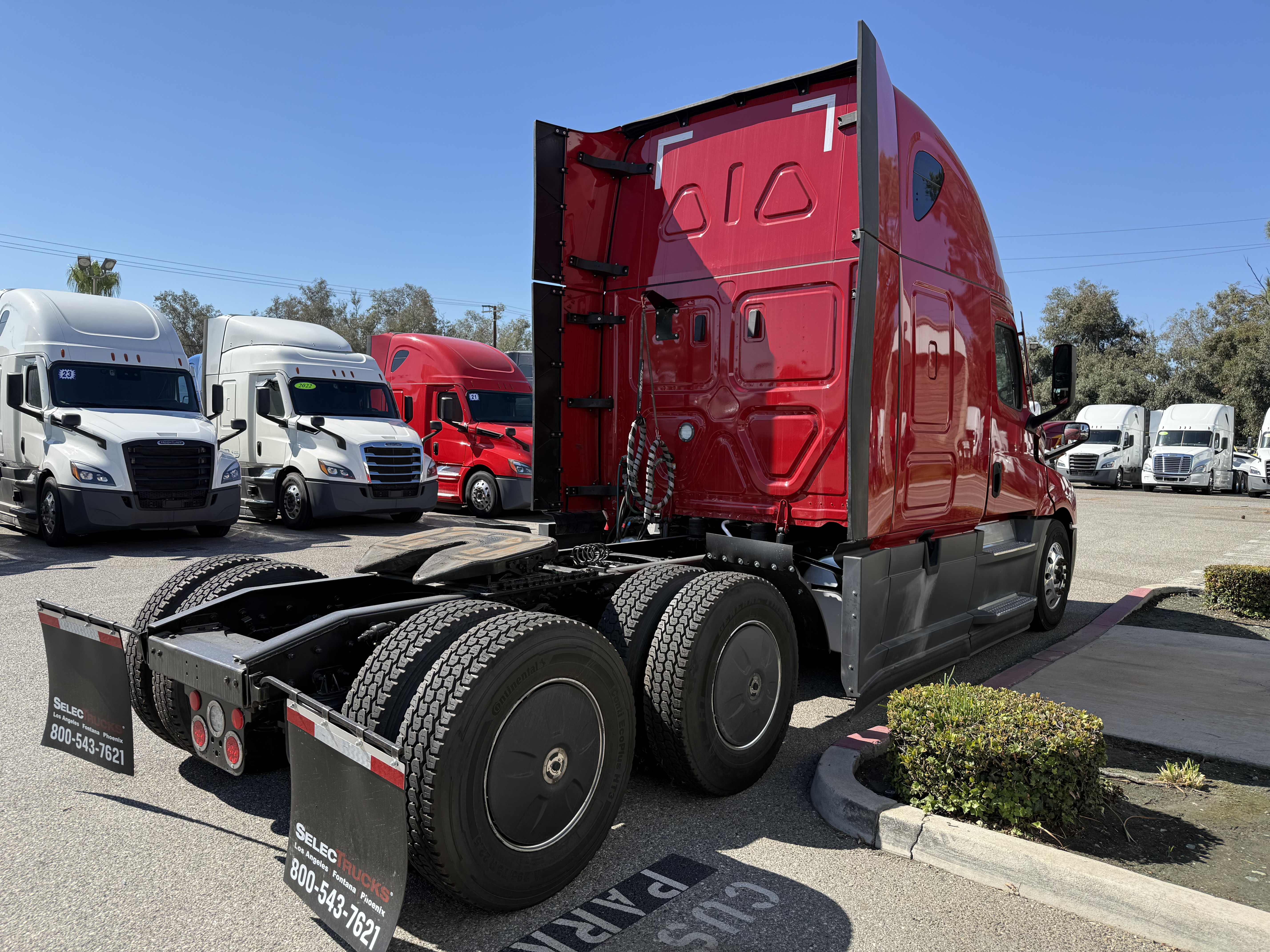 2023 Freightliner Cascadia in Fontana, CA — photo 7