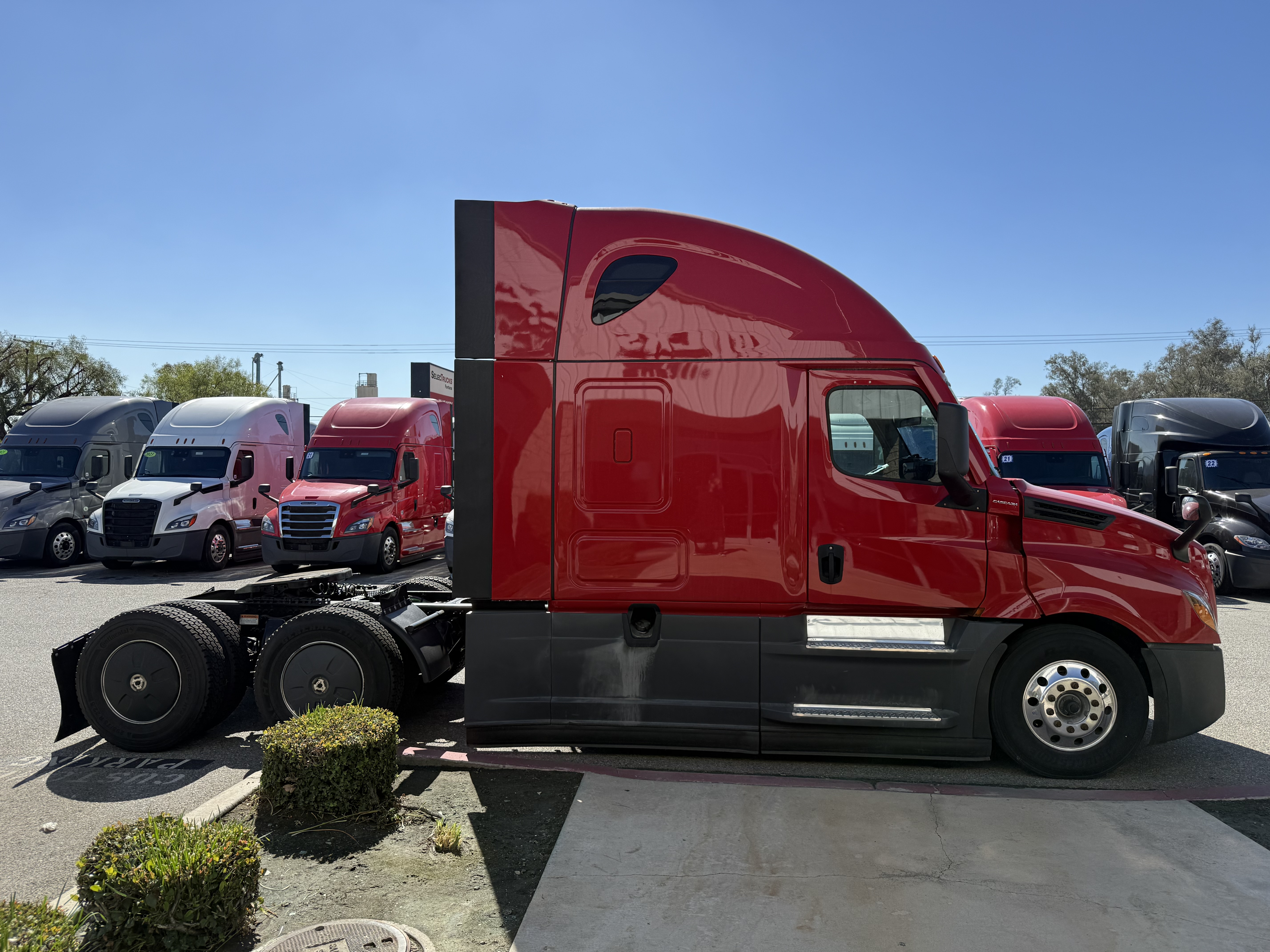 2023 Freightliner Cascadia in Fontana, CA — photo 8