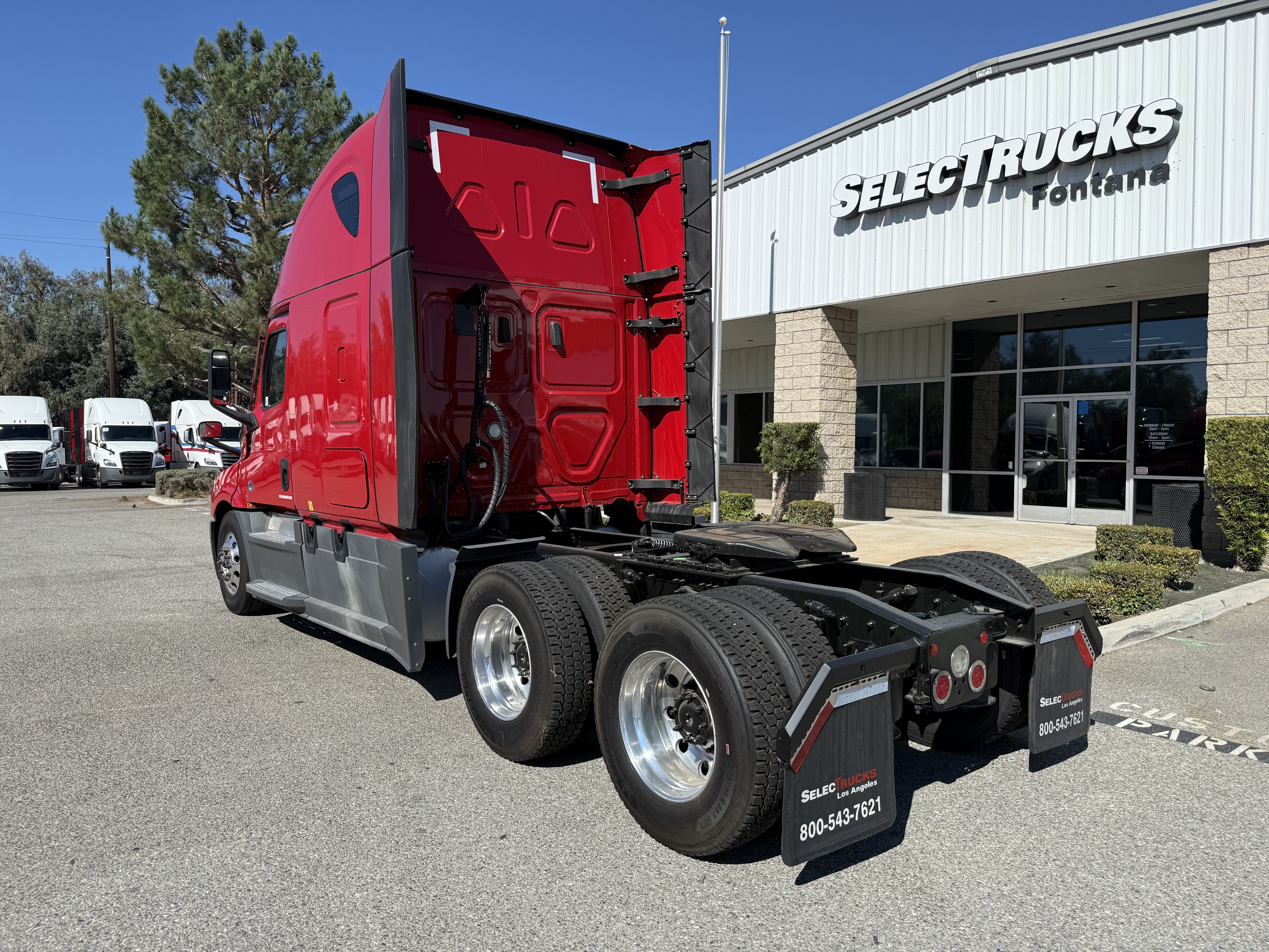 2021 Freightliner Cascadia in Fontana, CA — photo 4
