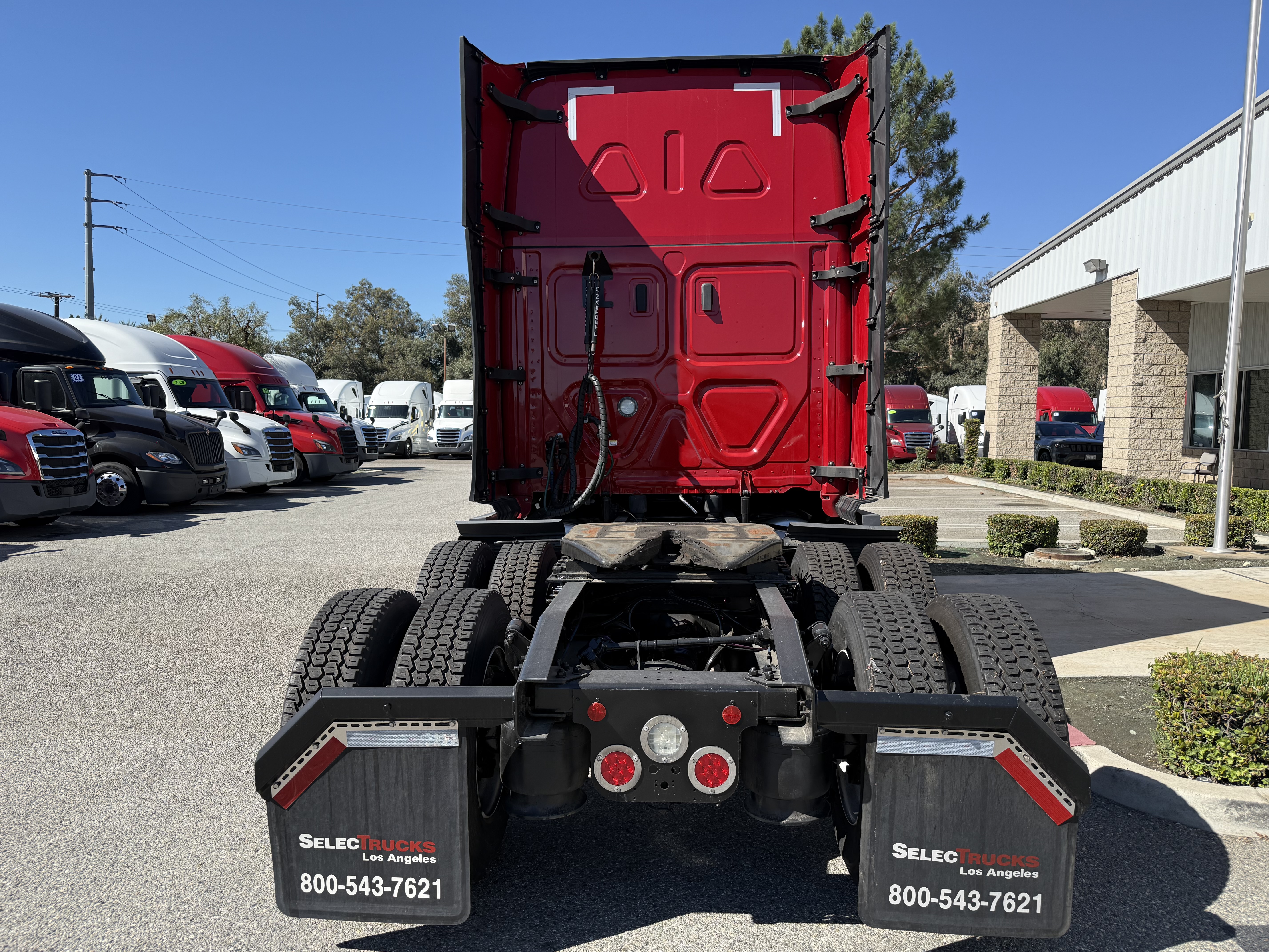 2021 Freightliner Cascadia in Fontana, CA — photo 5