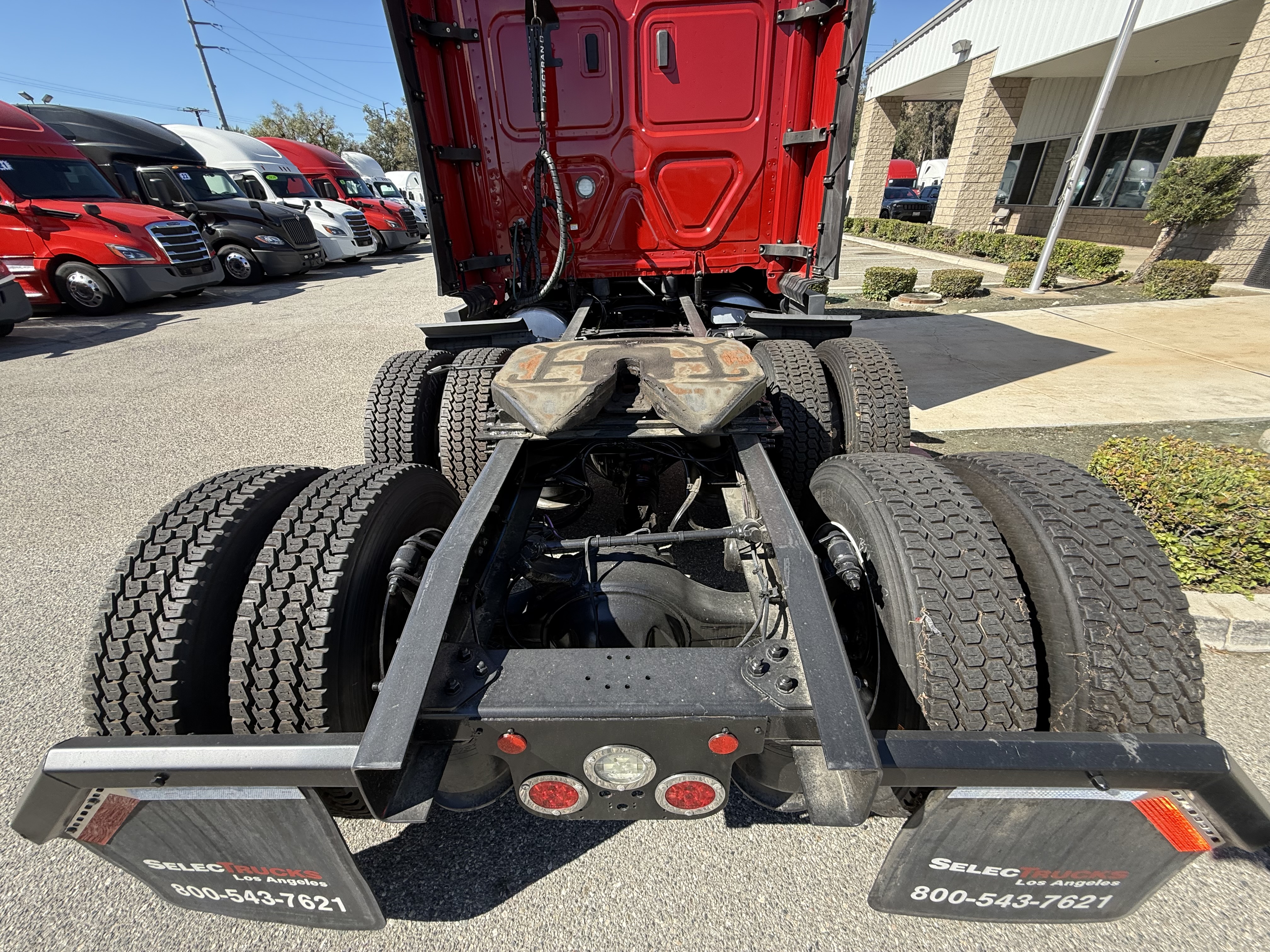 2021 Freightliner Cascadia in Fontana, CA — photo 6