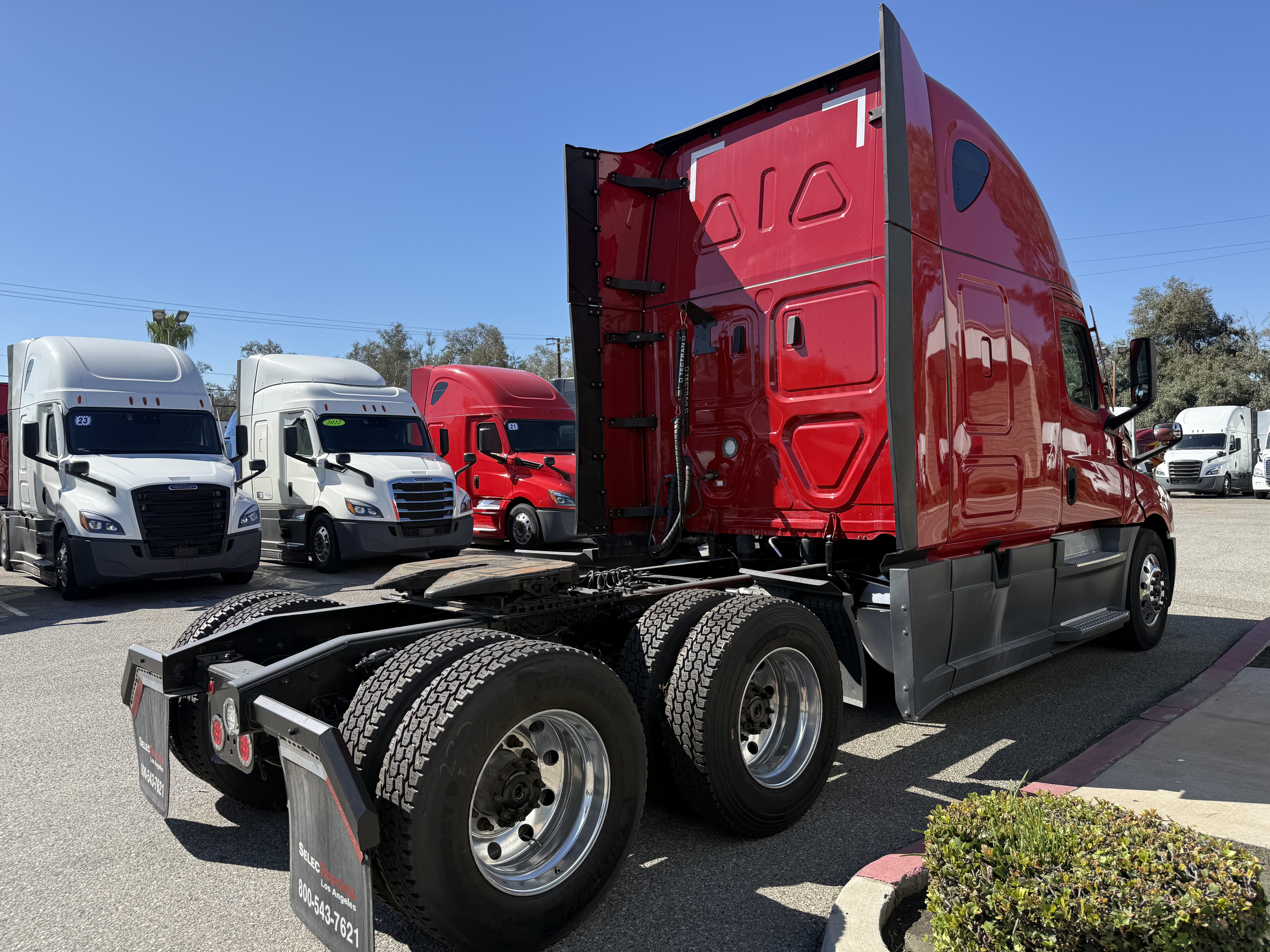 2021 Freightliner Cascadia in Fontana, CA — photo 7