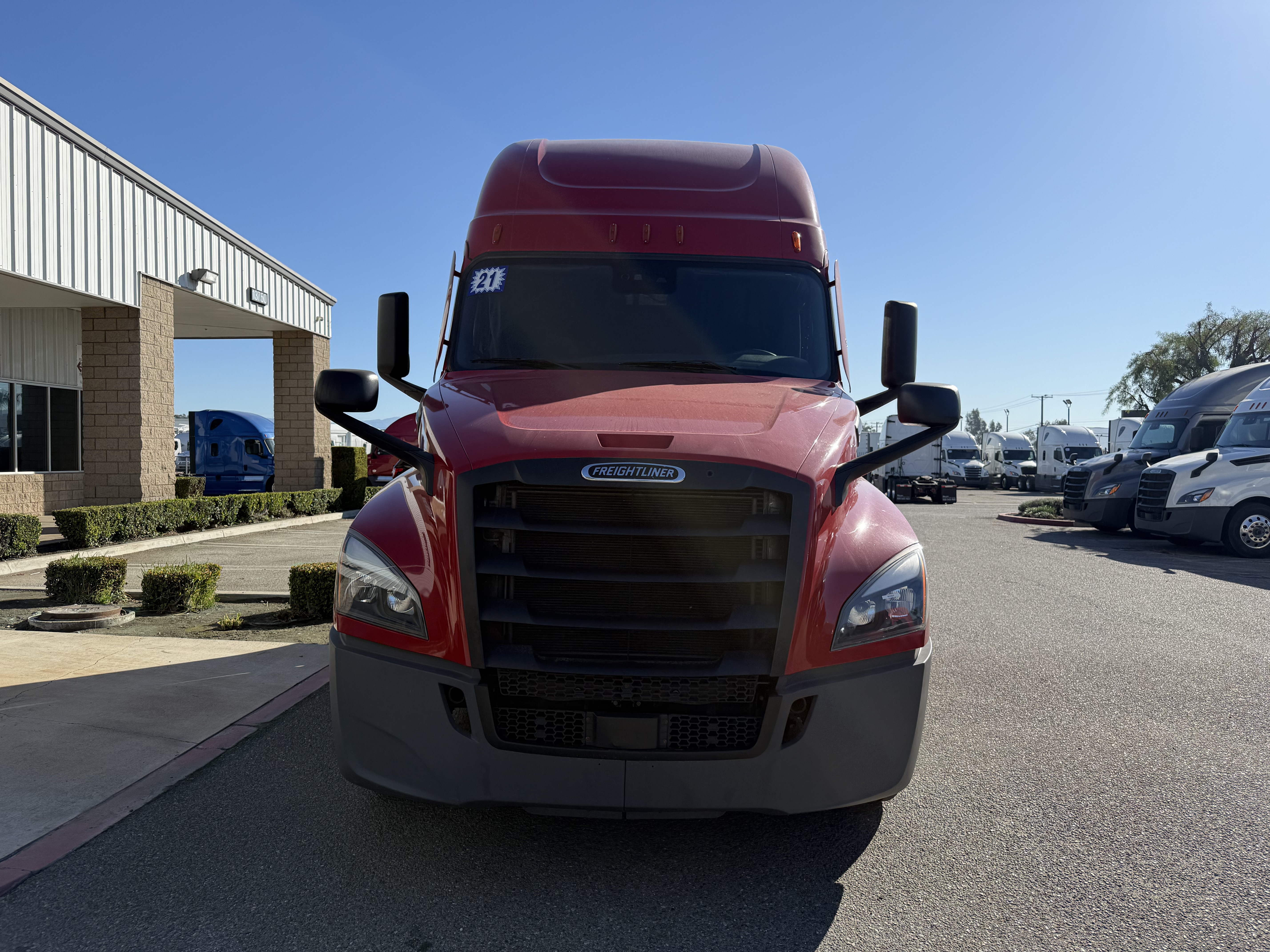 2021 Freightliner Cascadia in Fontana, CA — photo 2