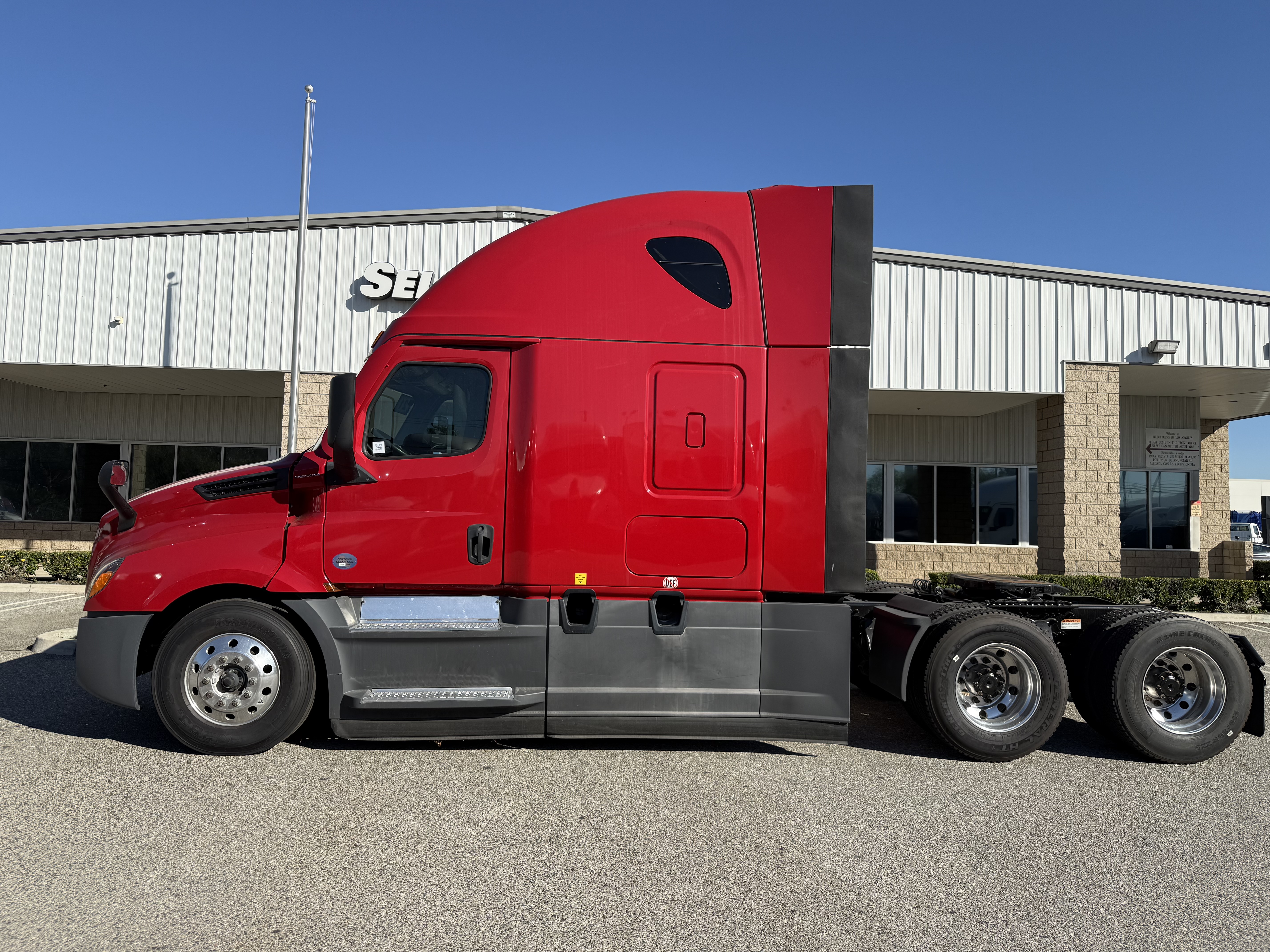 2021 Freightliner Cascadia in Fontana, CA — photo 3