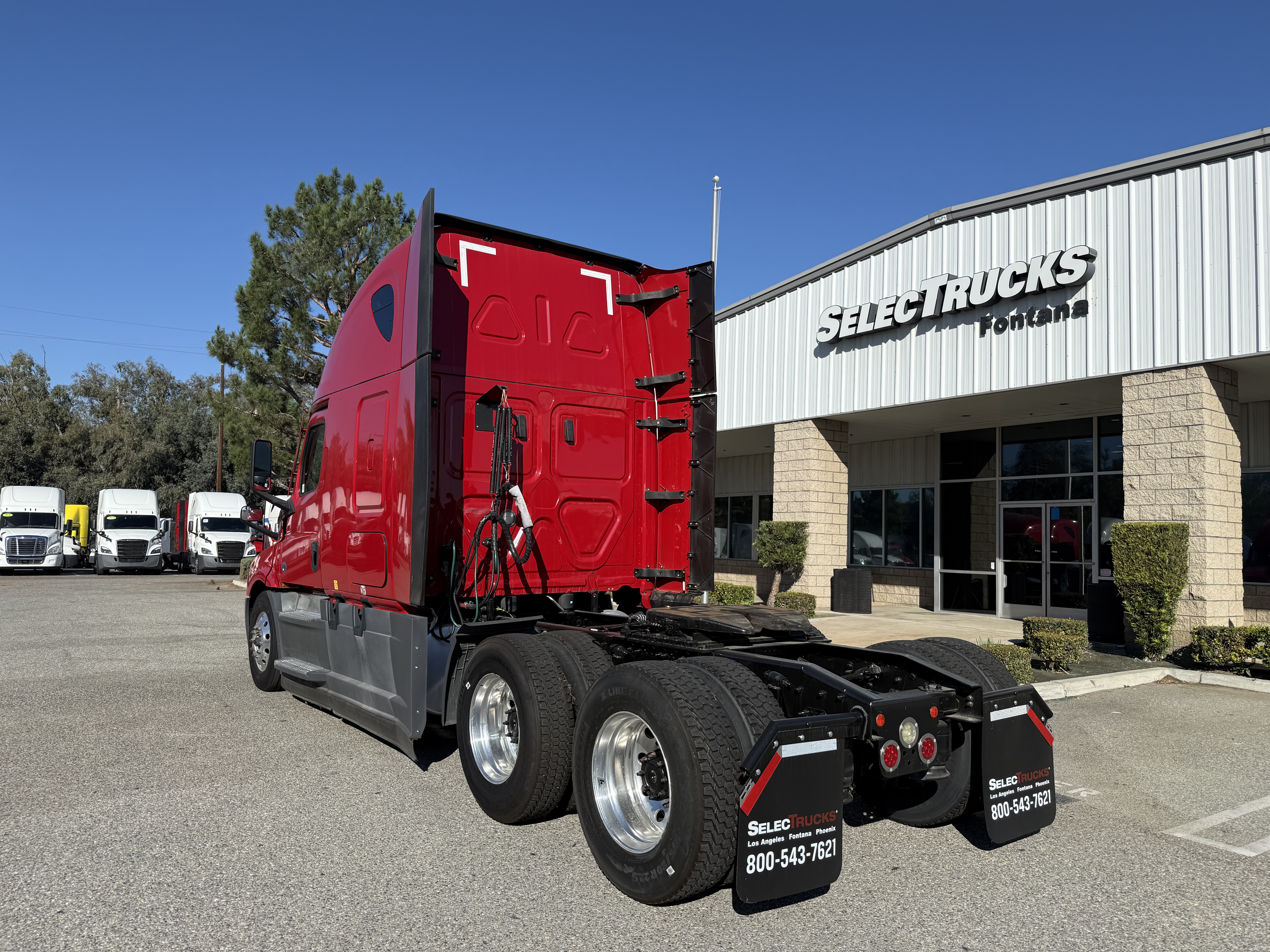 2021 Freightliner Cascadia in Fontana, CA — photo 4