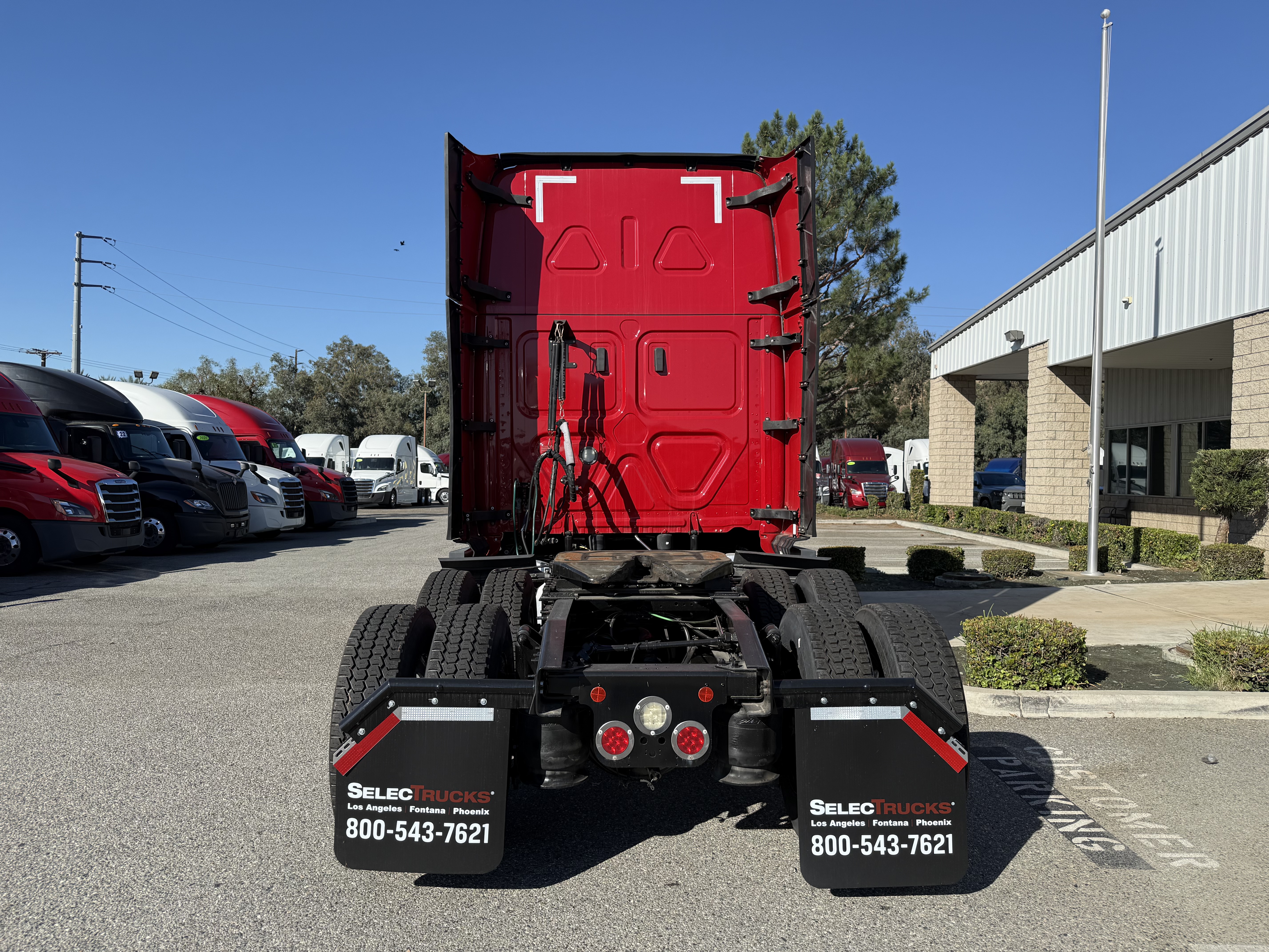 2021 Freightliner Cascadia in Fontana, CA — photo 5