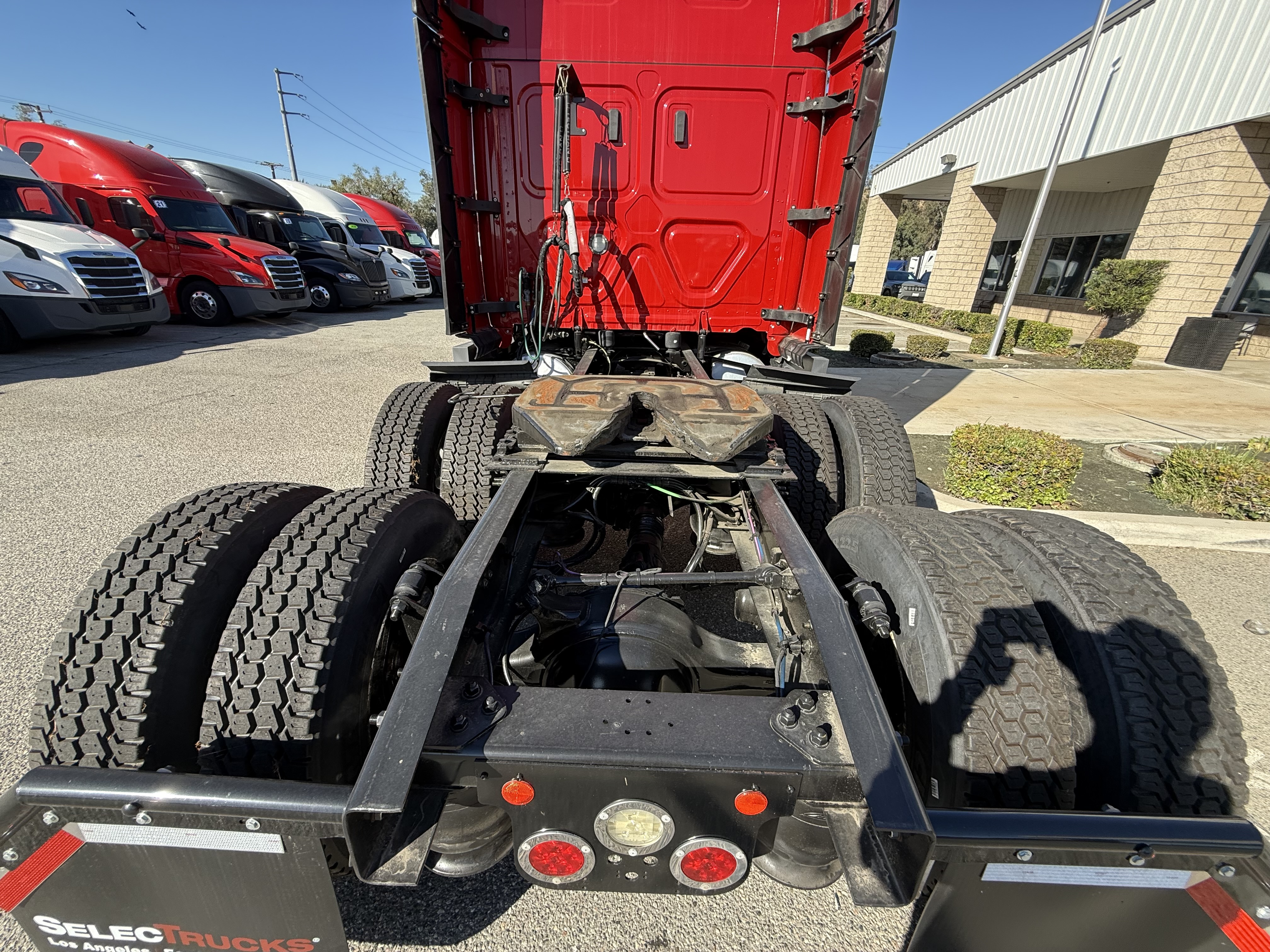 2021 Freightliner Cascadia in Fontana, CA — photo 6