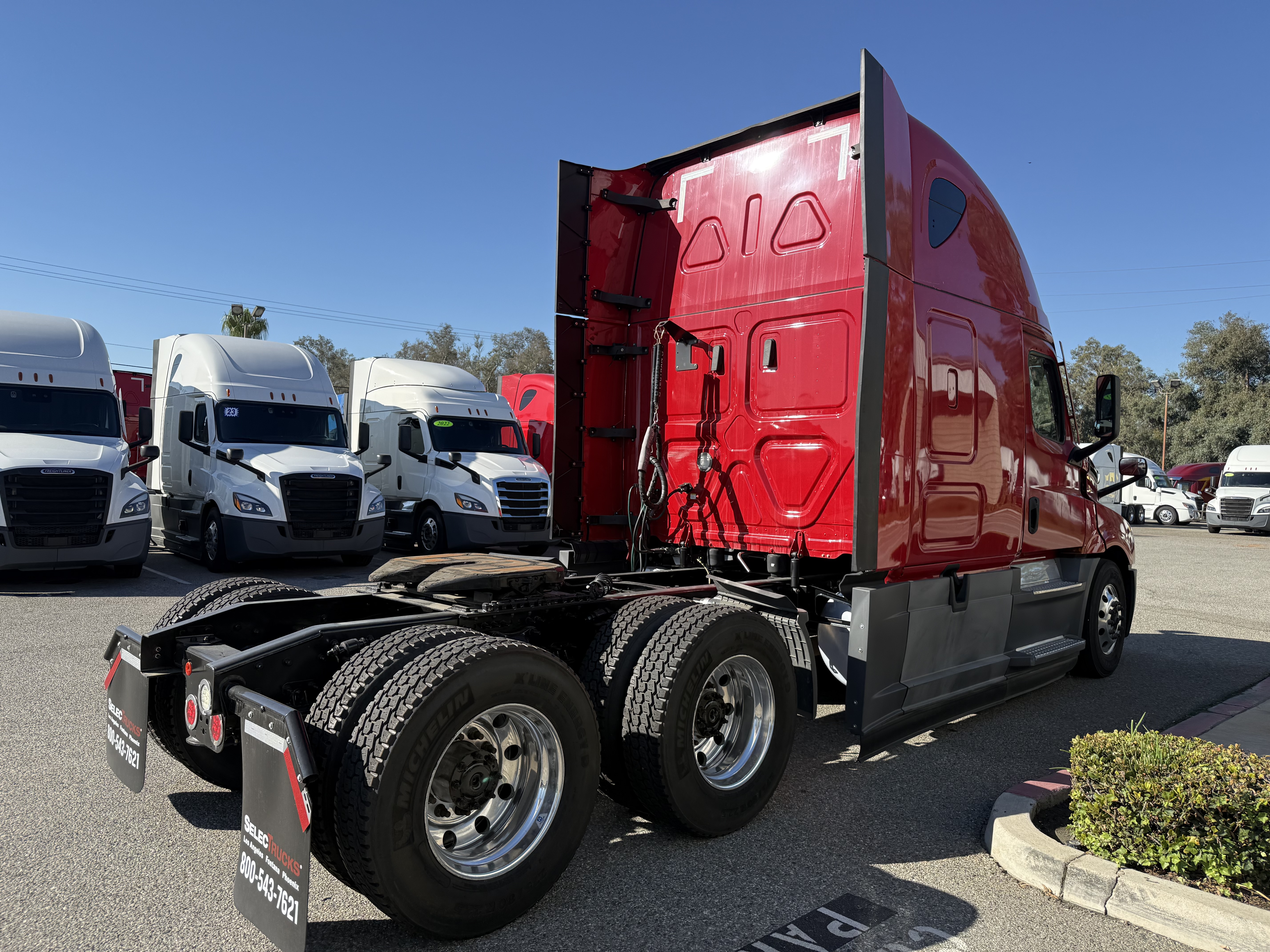 2021 Freightliner Cascadia in Fontana, CA — photo 7