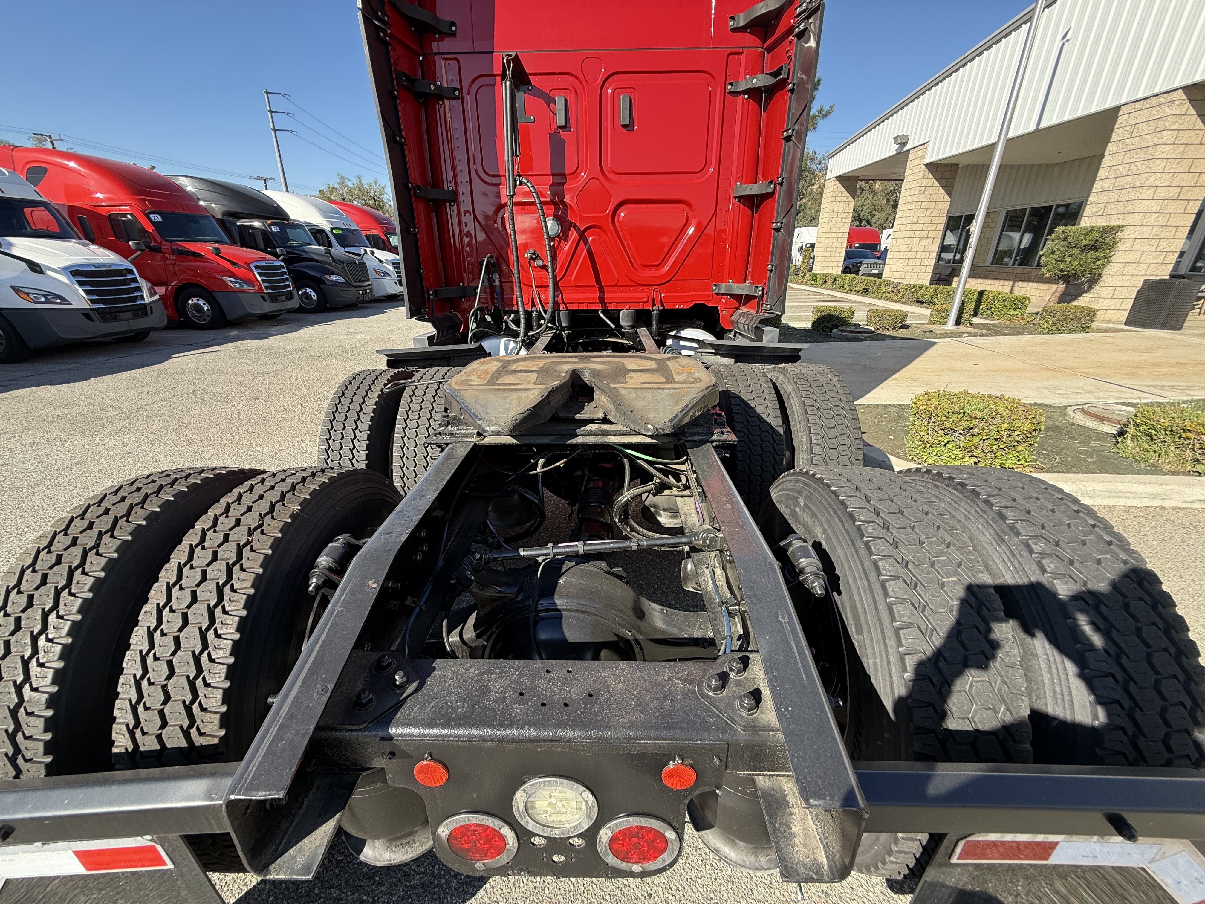 2021 Freightliner Cascadia in Fontana, CA — photo 6