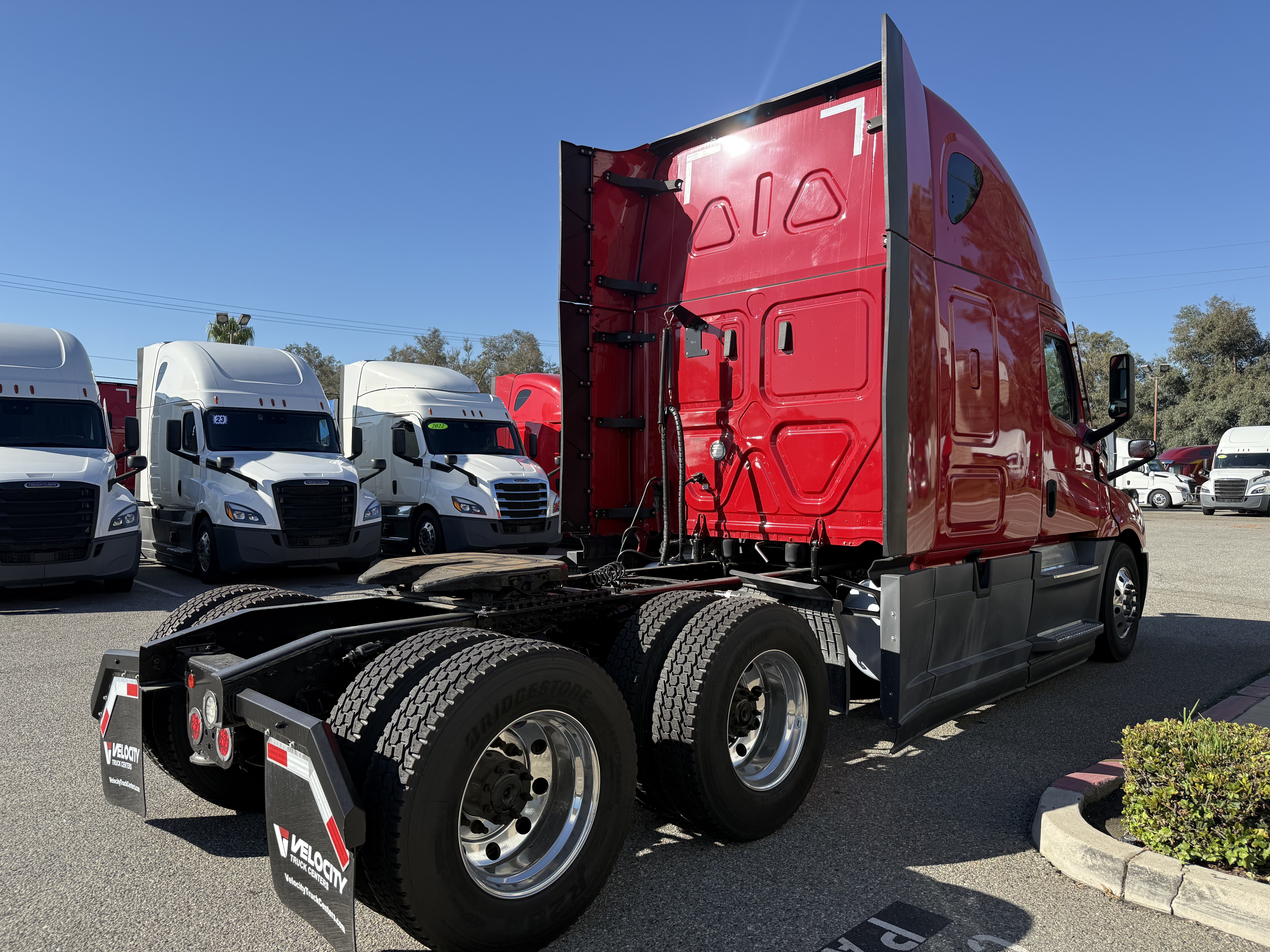 2021 Freightliner Cascadia in Fontana, CA — photo 7