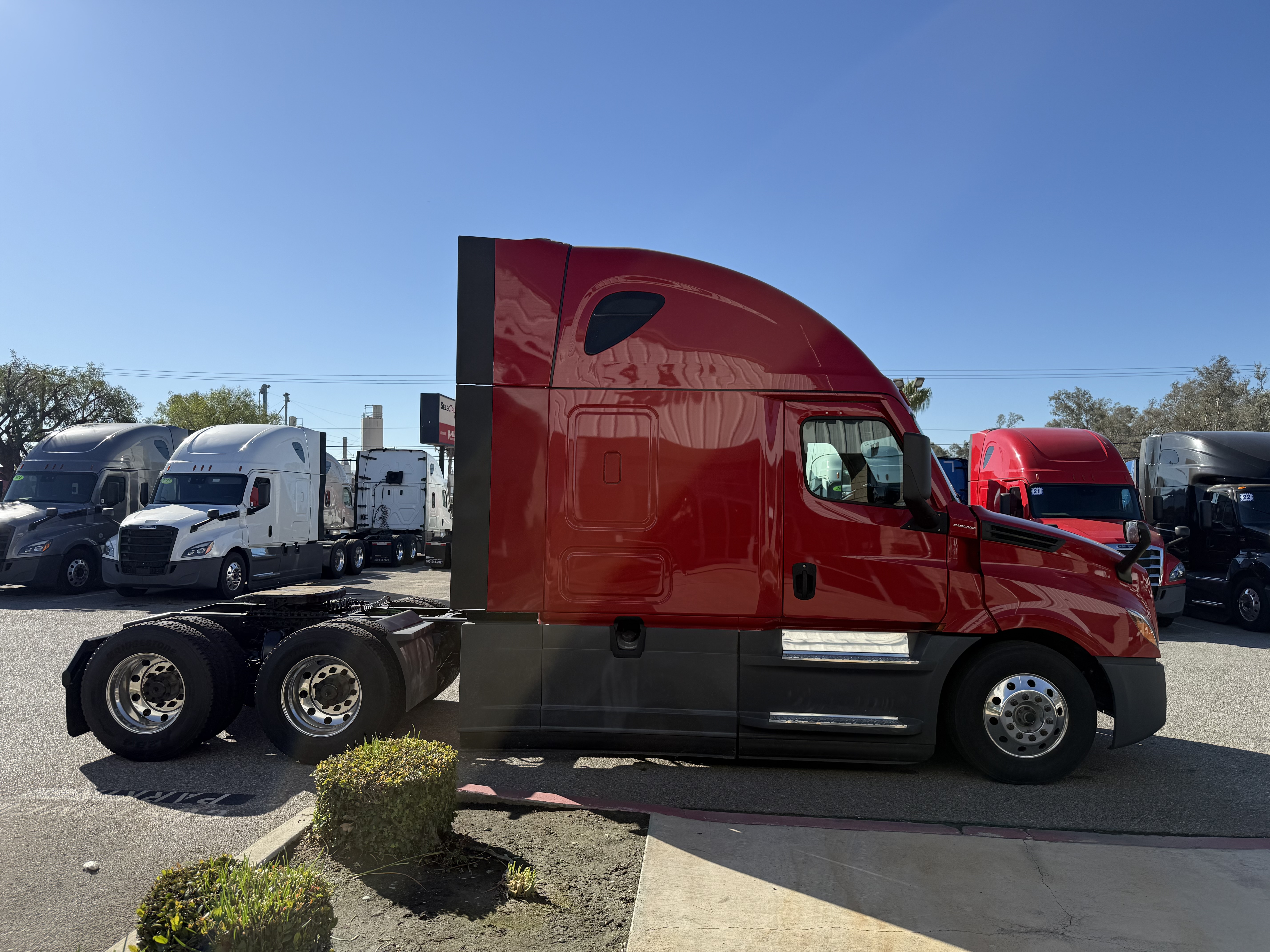 2021 Freightliner Cascadia in Fontana, CA — photo 8