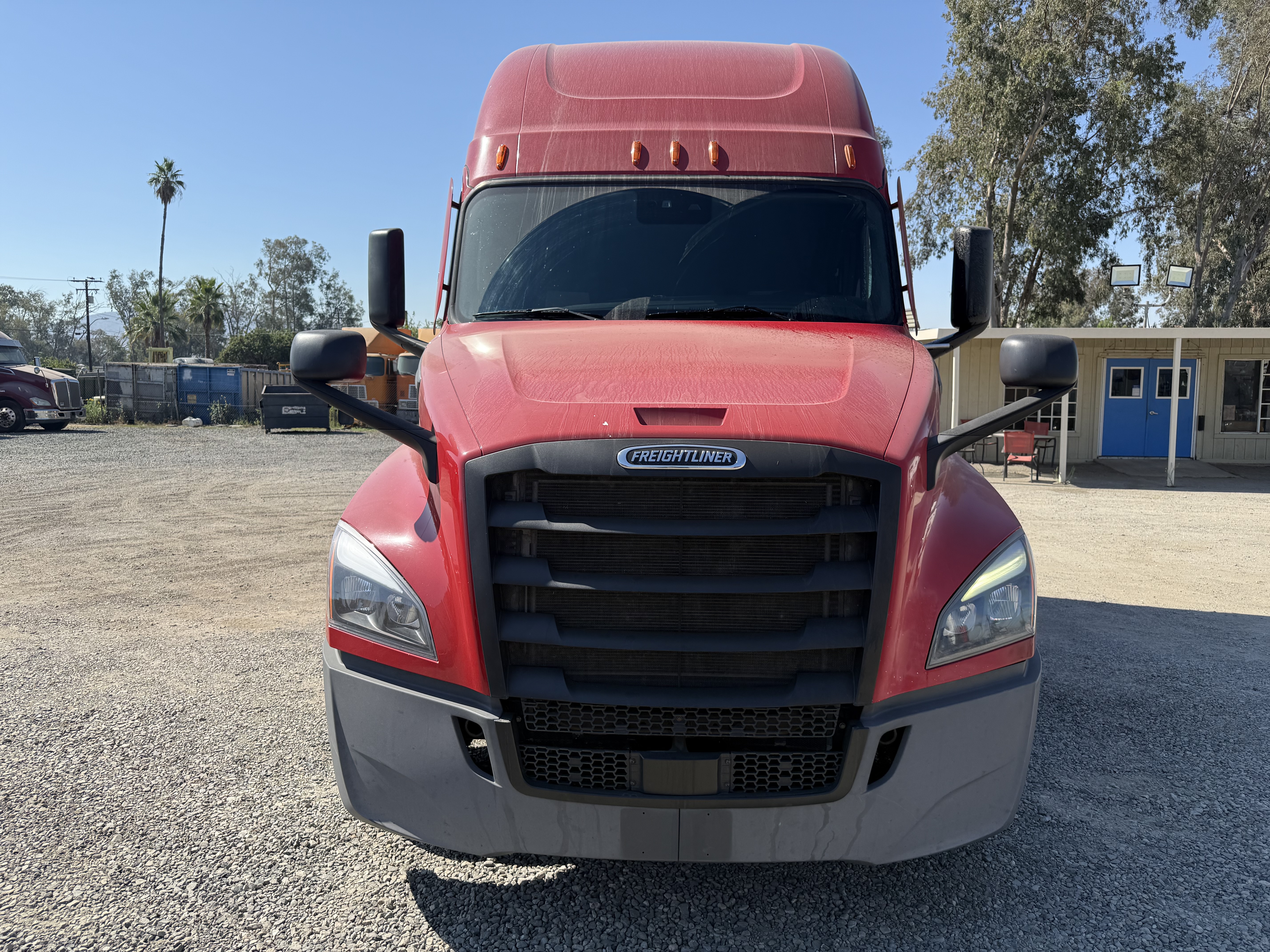 2020 Freightliner Cascadia in Fontana, CA — photo 2