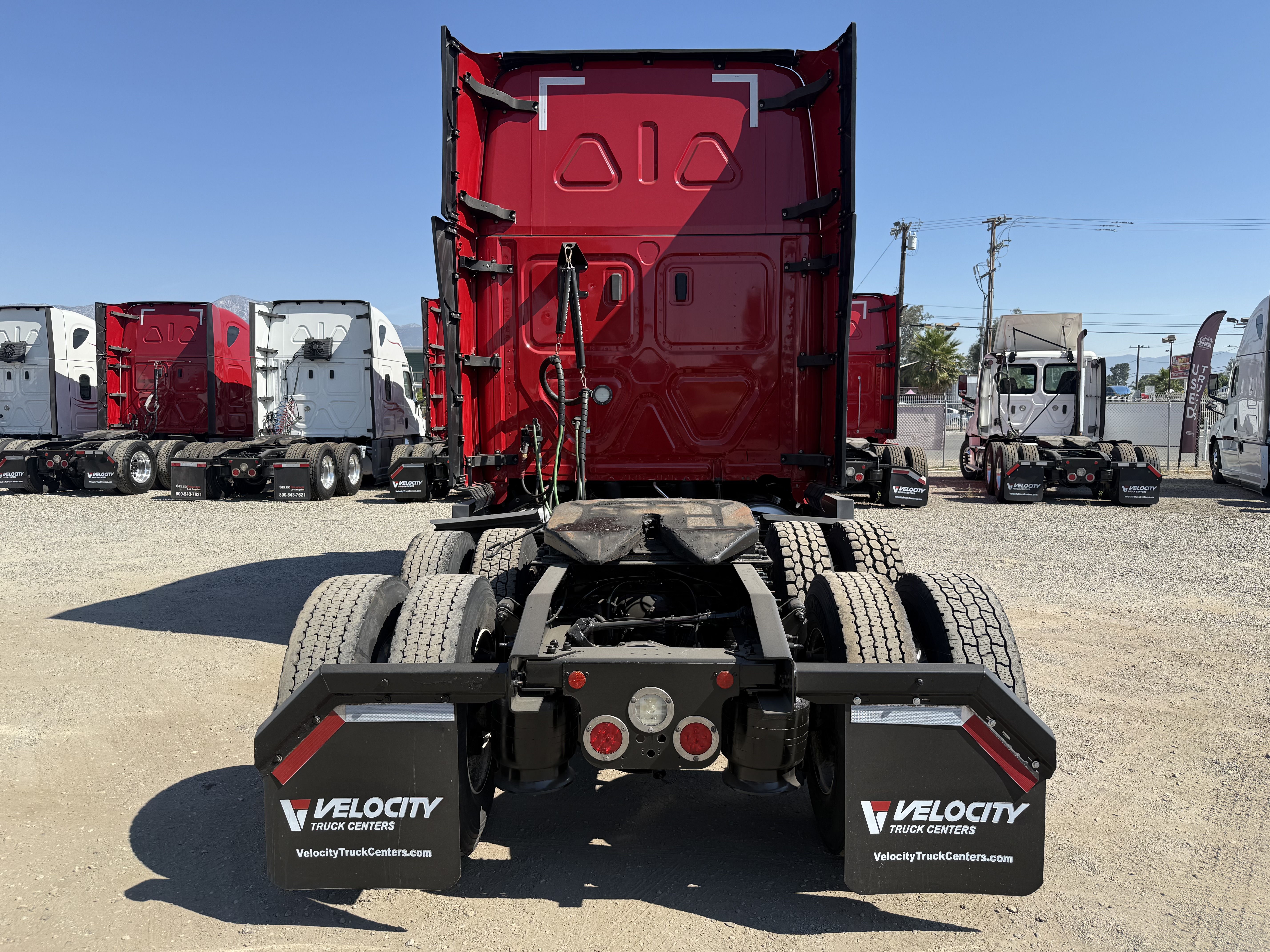 2020 Freightliner Cascadia in Fontana, CA — photo 5