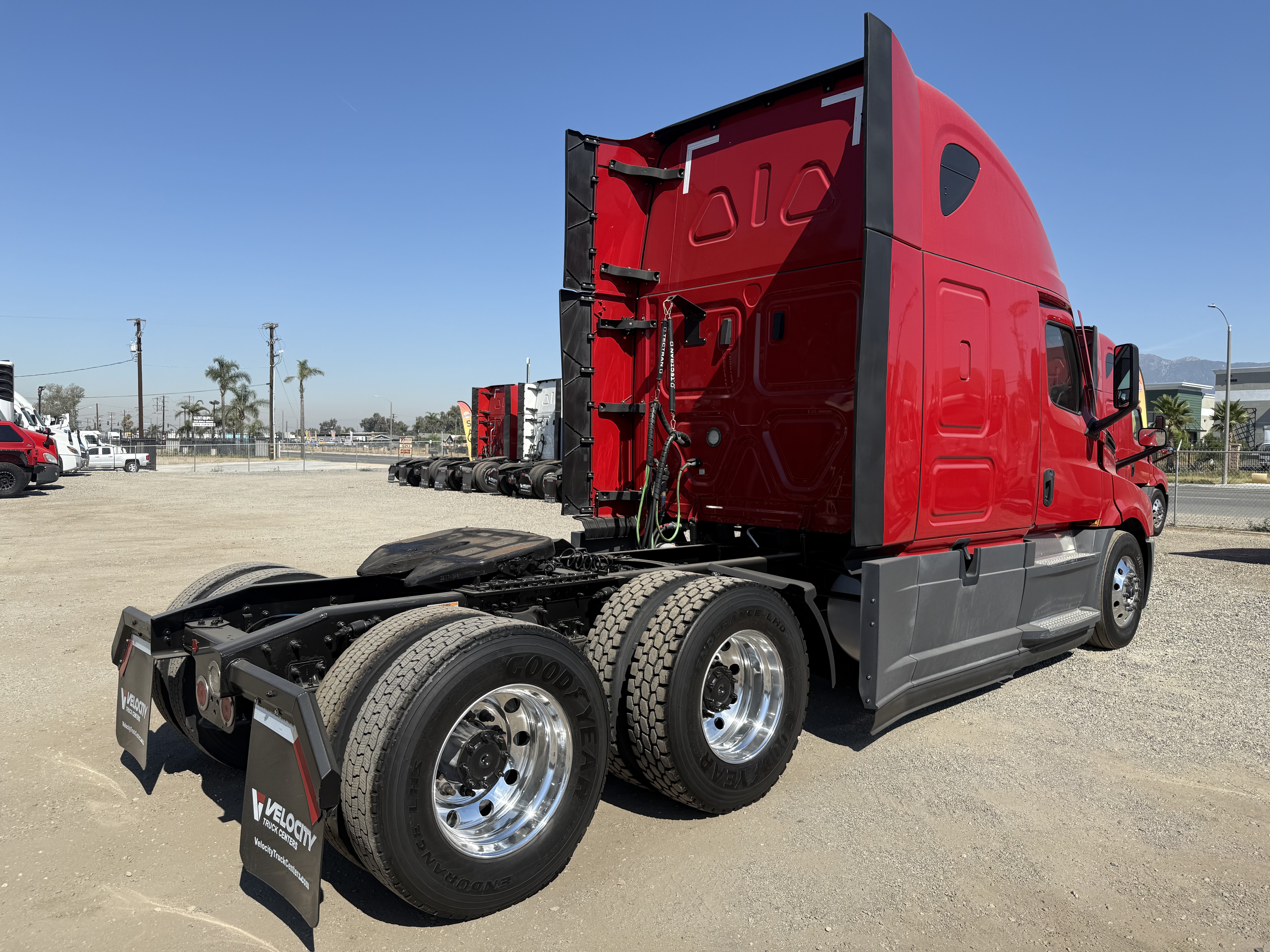 2020 Freightliner Cascadia in Fontana, CA — photo 7
