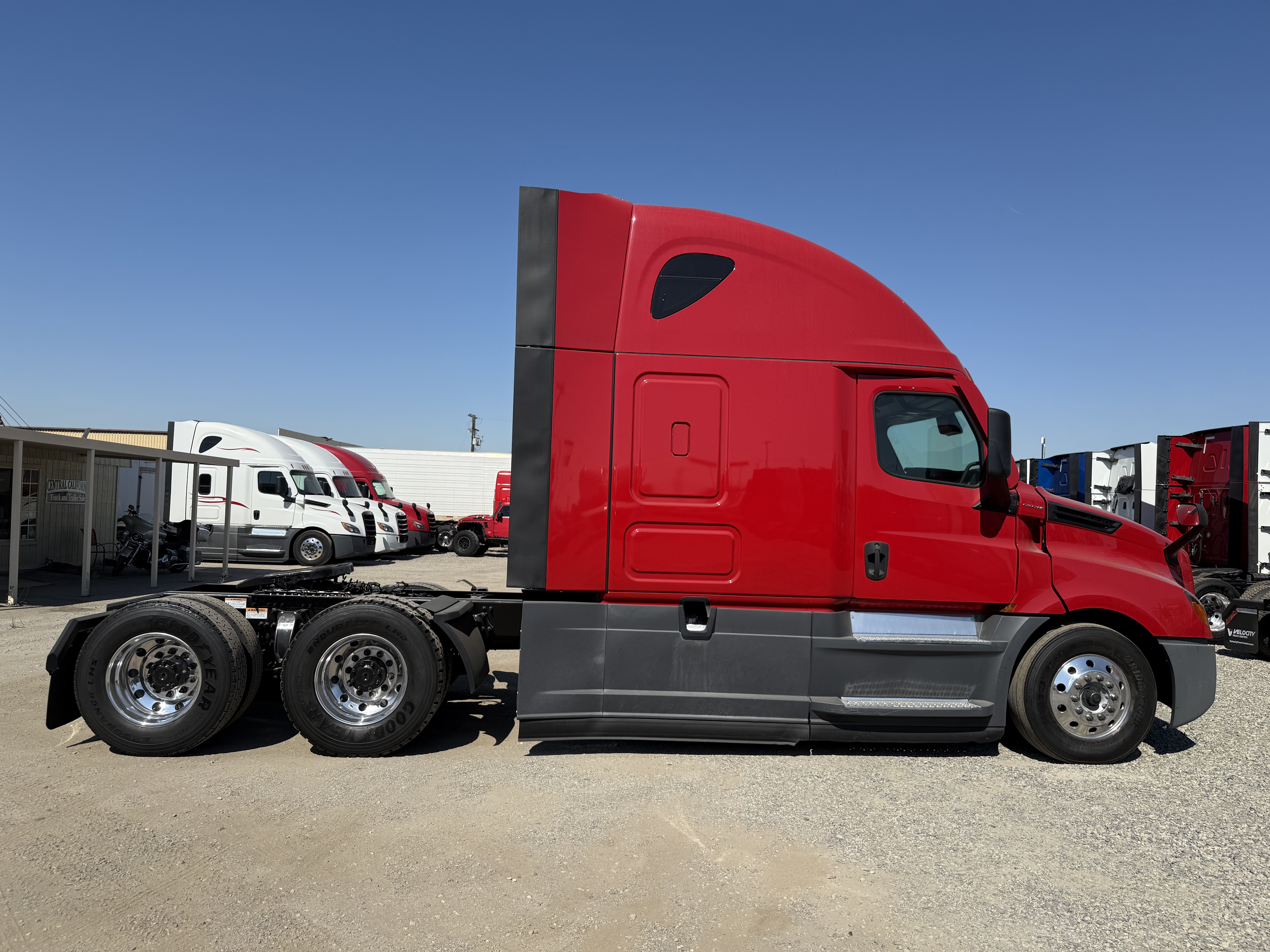 2020 Freightliner Cascadia in Fontana, CA — photo 8