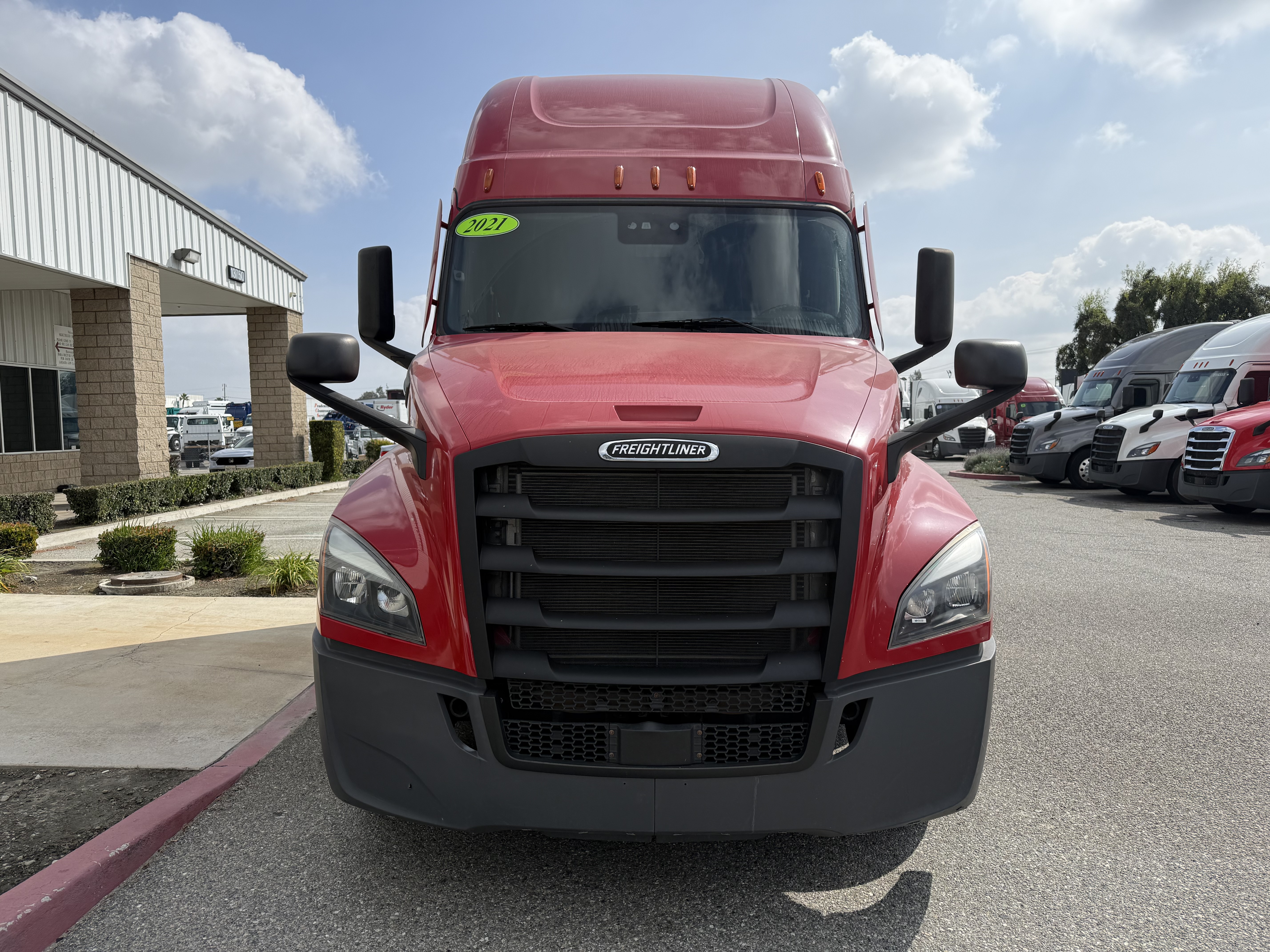 2021 Freightliner Cascadia in Fontana, CA — photo 2