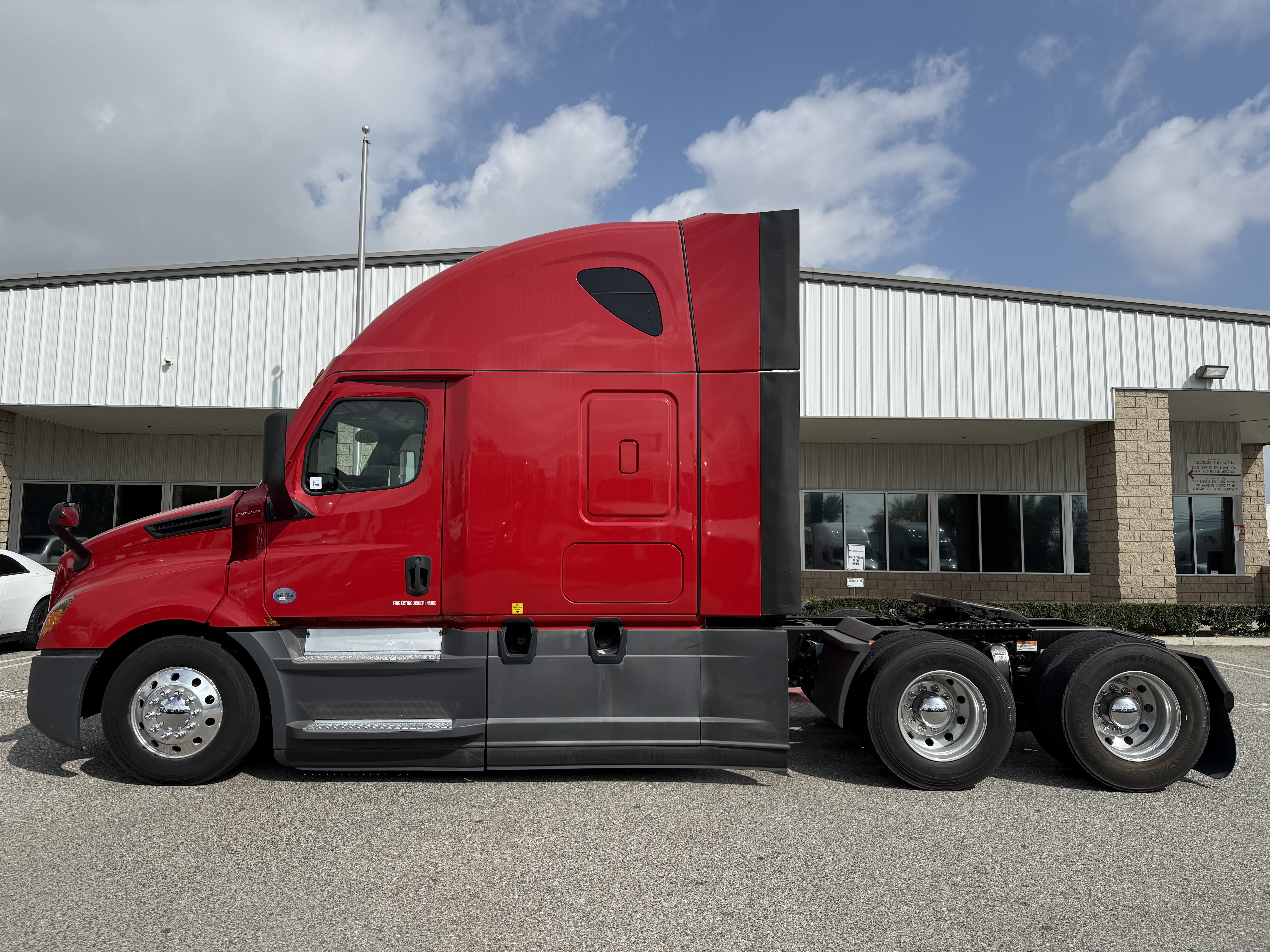 2021 Freightliner Cascadia in Fontana, CA — photo 4