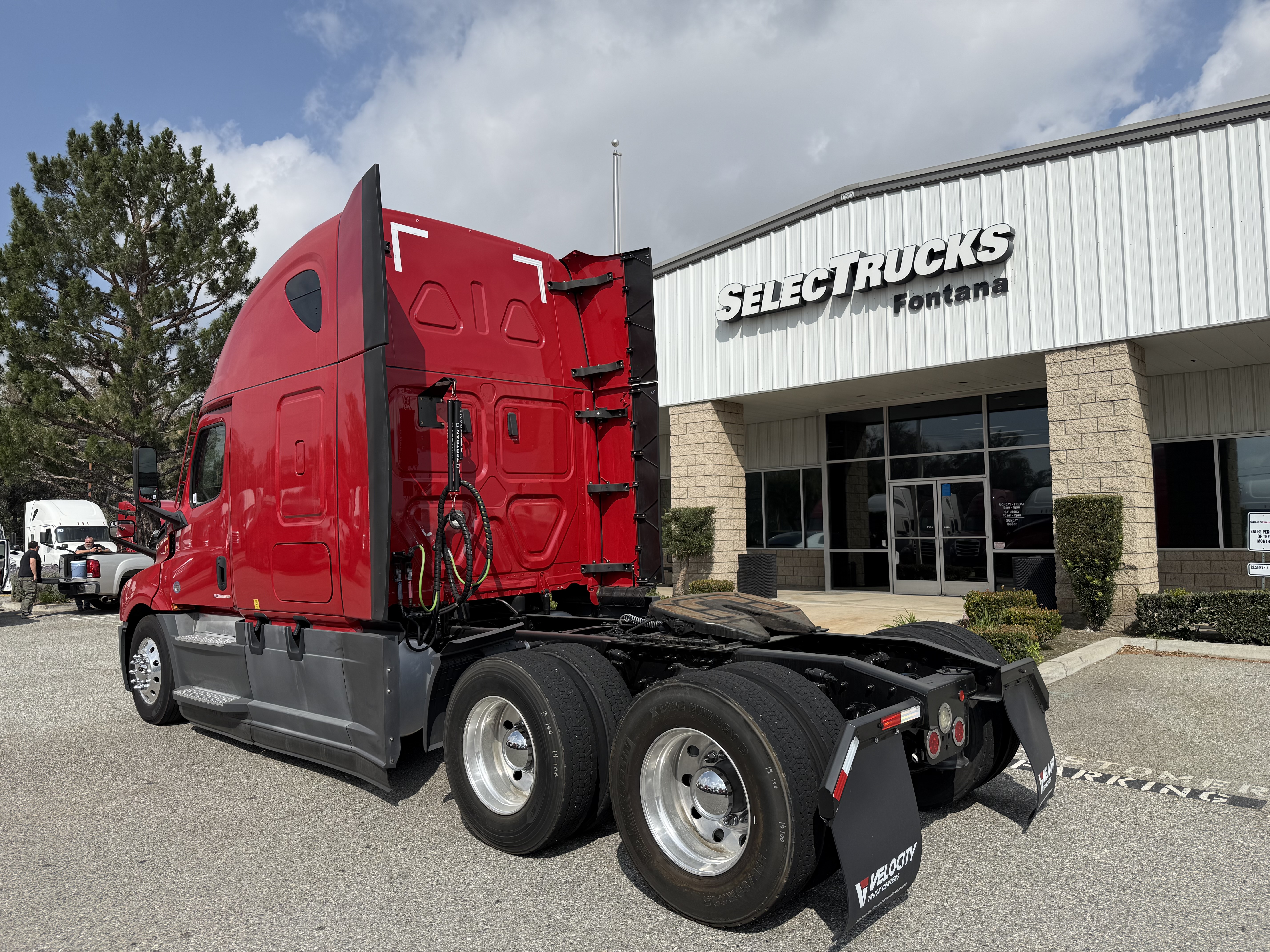 2021 Freightliner Cascadia in Fontana, CA — photo 5