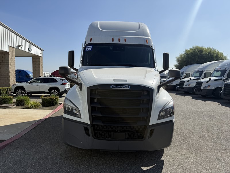 2023 Freightliner Cascadia in Fontana, CA — photo 2