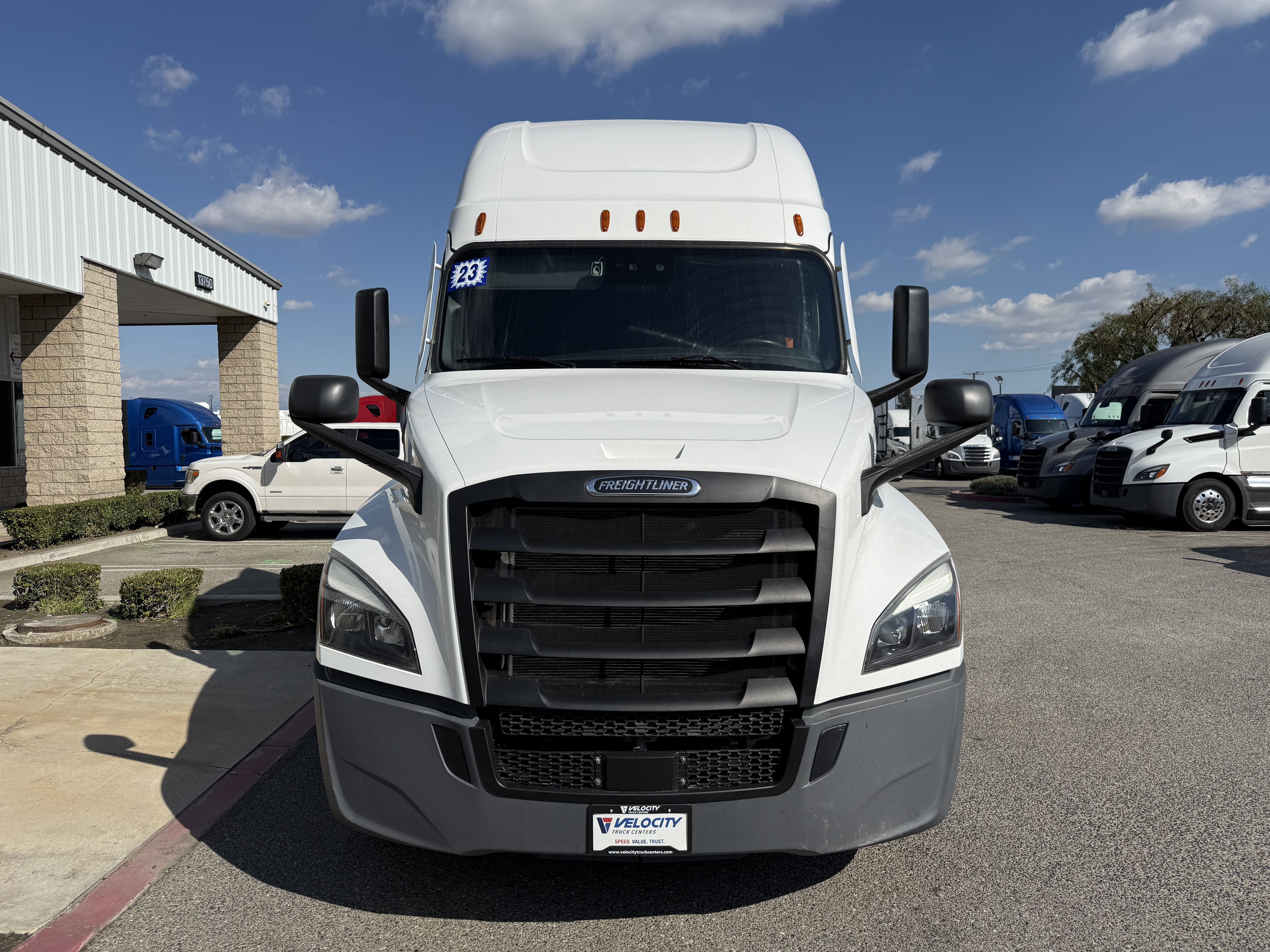 2023 Freightliner Cascadia in Fontana, CA — photo 2