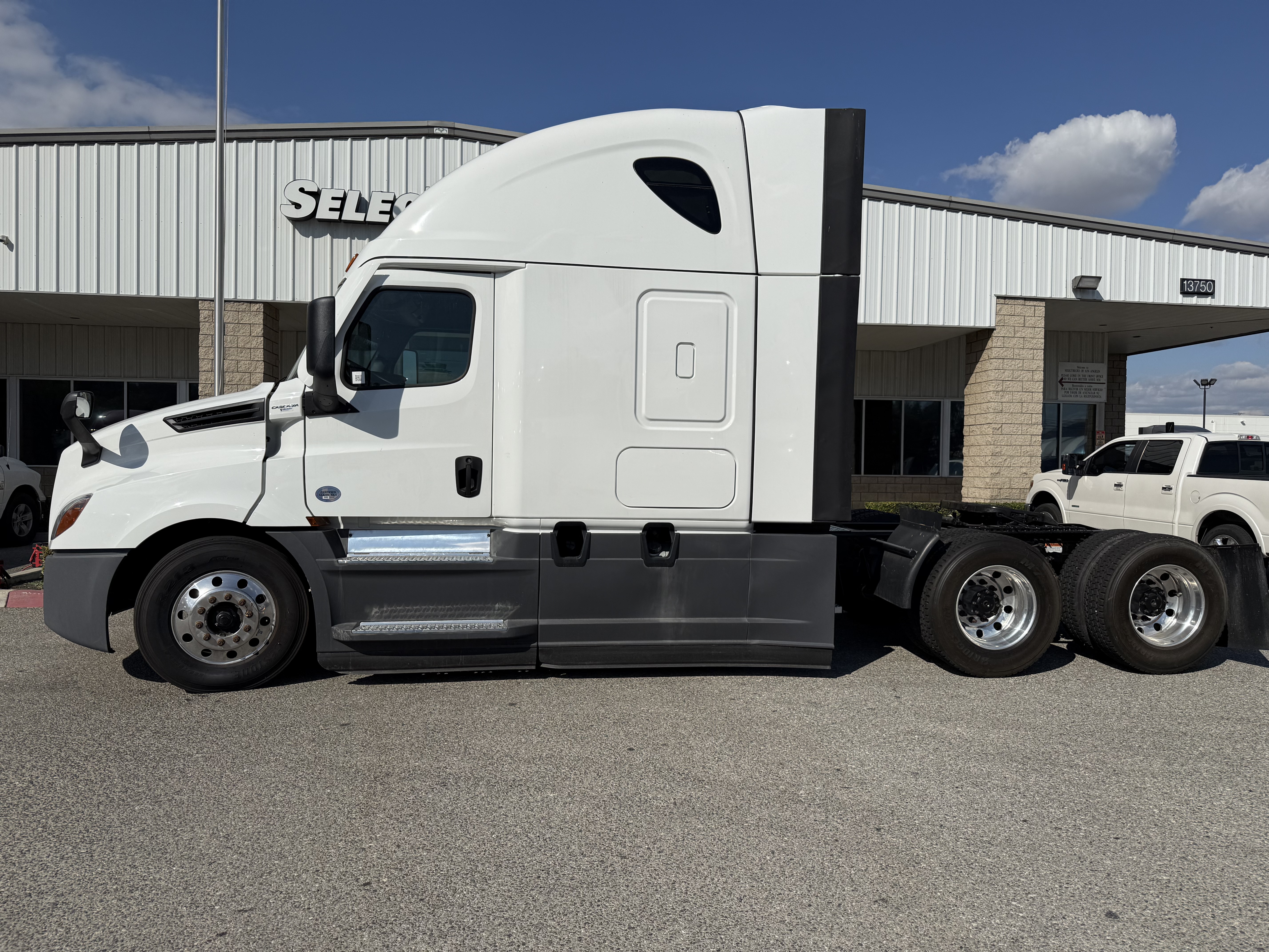 2023 Freightliner Cascadia in Fontana, CA — photo 3