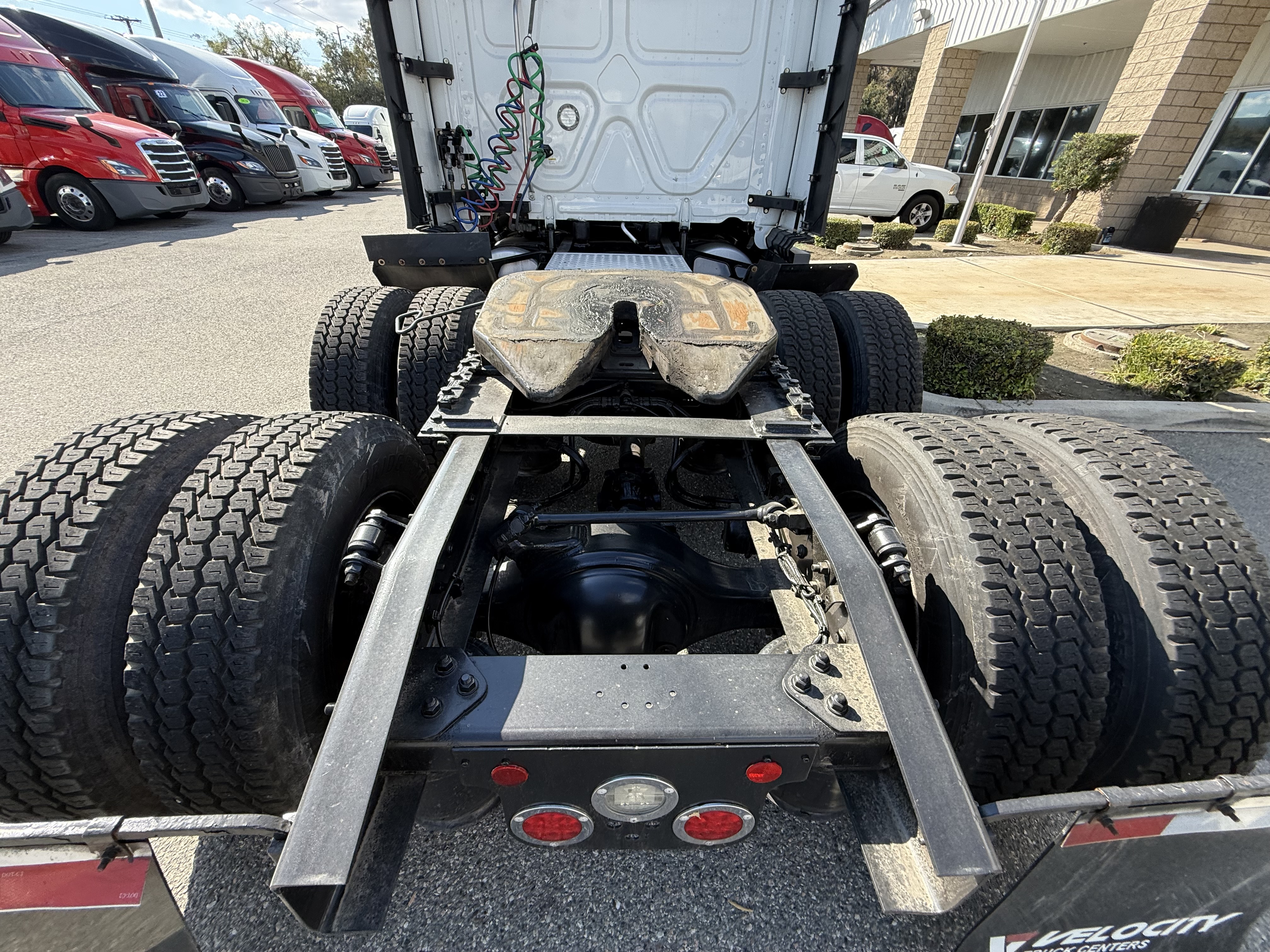 2023 Freightliner Cascadia in Fontana, CA — photo 6