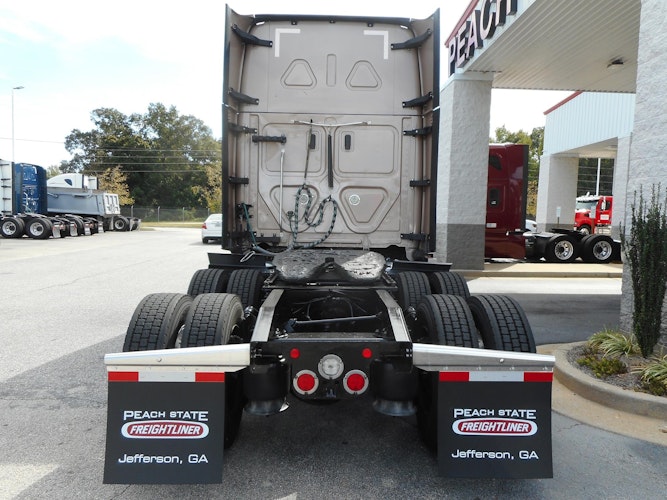 2022 Freightliner Cascadia 126" Sleeper Cab photo 4