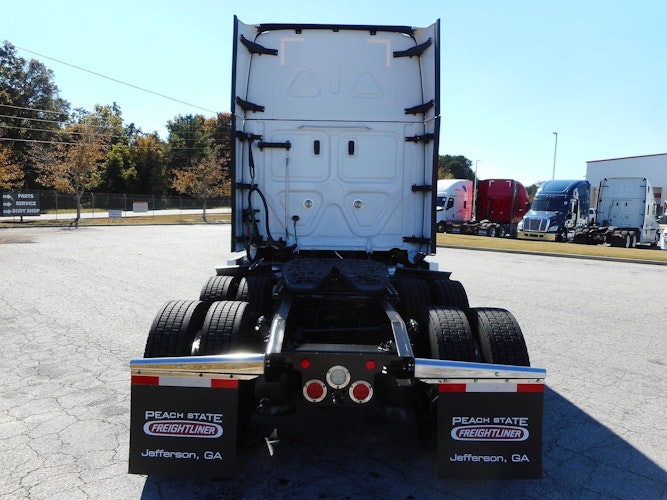 2022 Freightliner Cascadia 126" Sleeper Cab photo 4