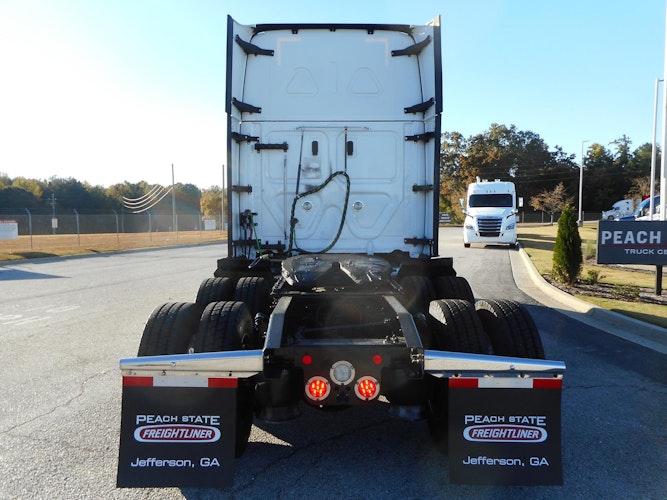 2022 Freightliner Cascadia 126" Sleeper Cab photo 4