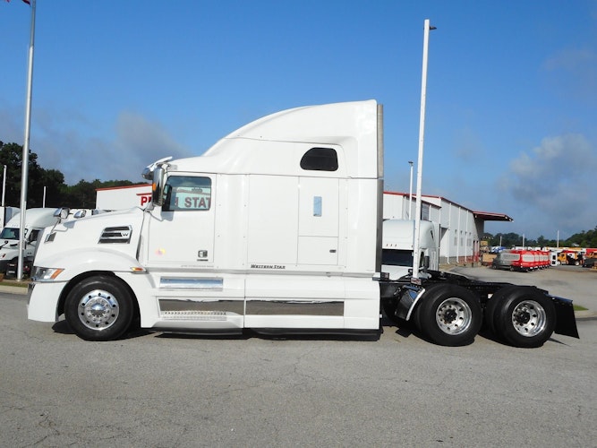 2020 Western Star 5700 Sleeper photo 2