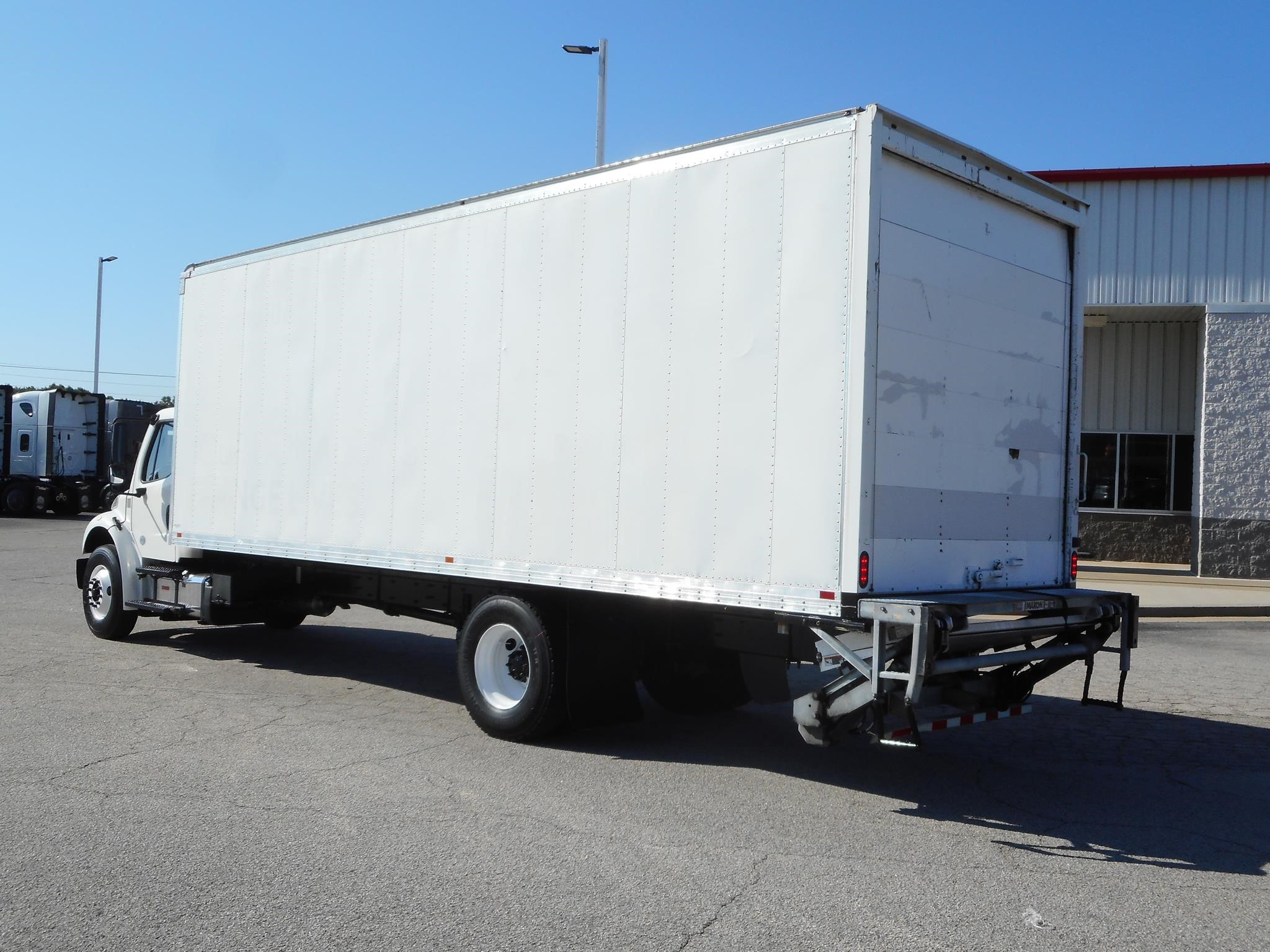 2019 Freightliner eM2 — photo 3