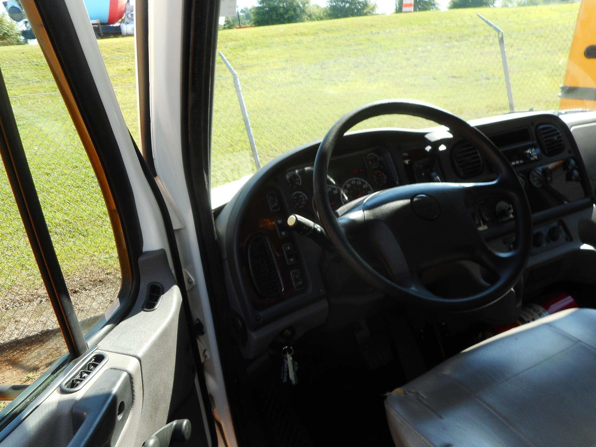 2019 Freightliner eM2 — photo 8