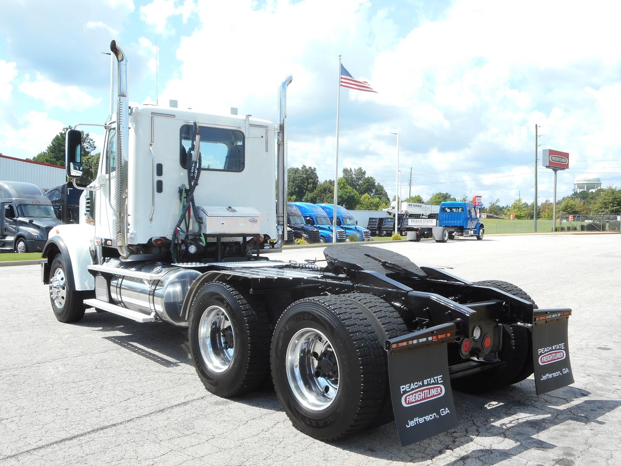 2019 Freightliner 122SD — photo 3
