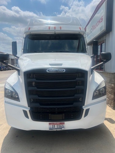 2023 Freightliner Cascadia 126" Sleeper Cab photo 4