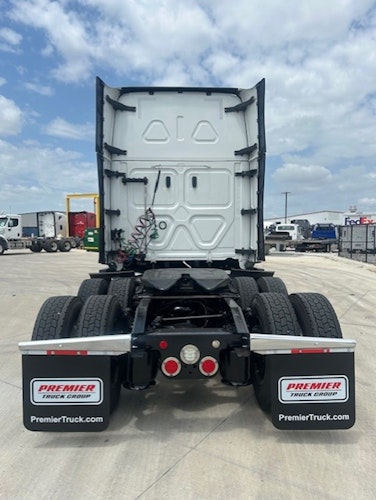 2023 Freightliner Cascadia 126" Sleeper Cab photo 4