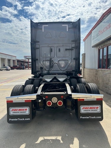 2021 Freightliner Cascadia 126" Sleeper Cab photo 4
