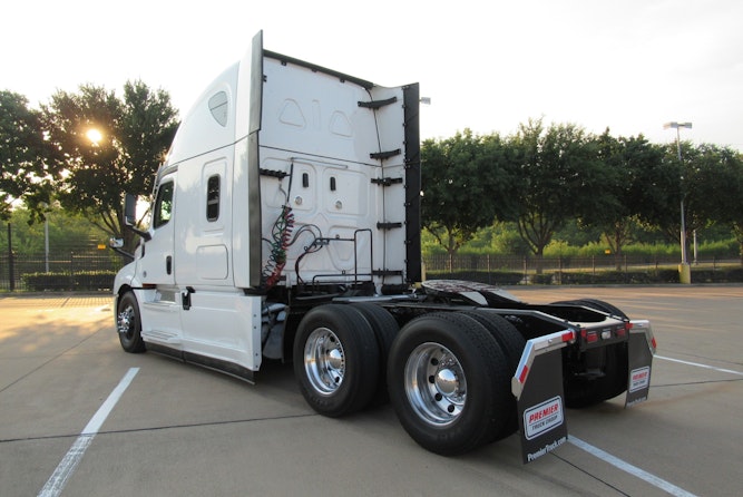 2023 Freightliner Cascadia 126" Sleeper Cab photo 3