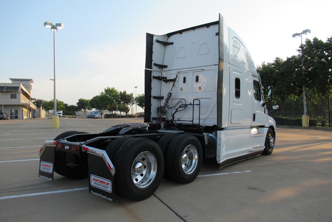 2023 Freightliner Cascadia 126" Sleeper Cab photo 4