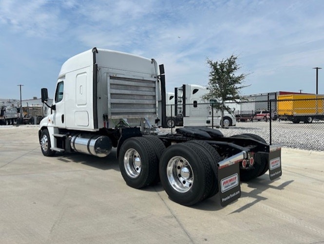 2019 Freightliner Cascadia 125" Sleeper Cab photo 3