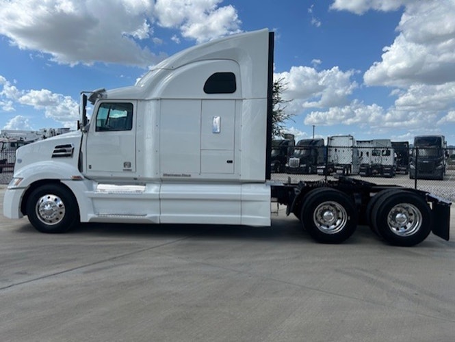 2022 Western Star 5700 Sleeper photo 2
