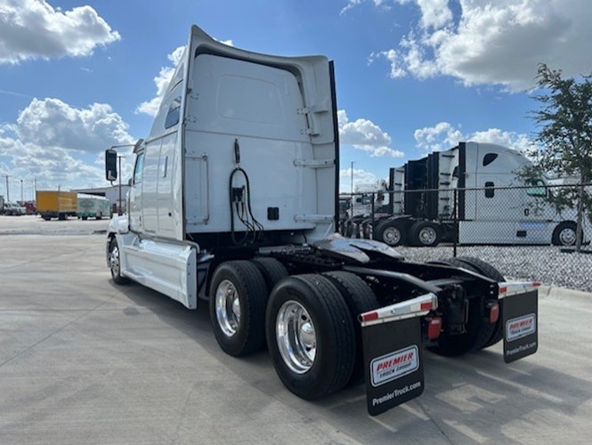 2022 Western Star 5700 Sleeper photo 3