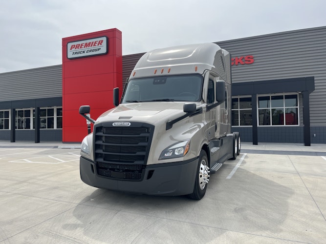 2023 Freightliner Cascadia 126" Sleeper Cab photo 2