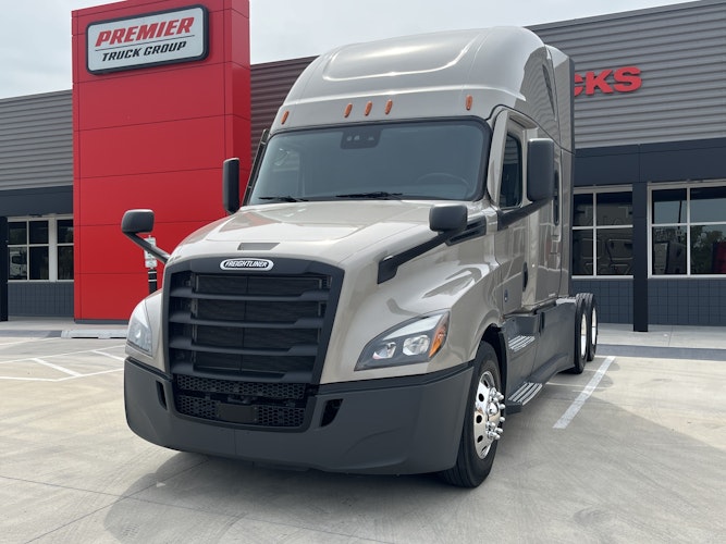 2023 Freightliner Cascadia 126" Sleeper Cab photo 3