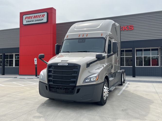 2023 Freightliner Cascadia 126" Sleeper Cab photo 4