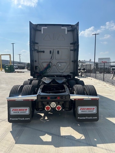 2023 Freightliner Cascadia 126" Sleeper Cab photo 4