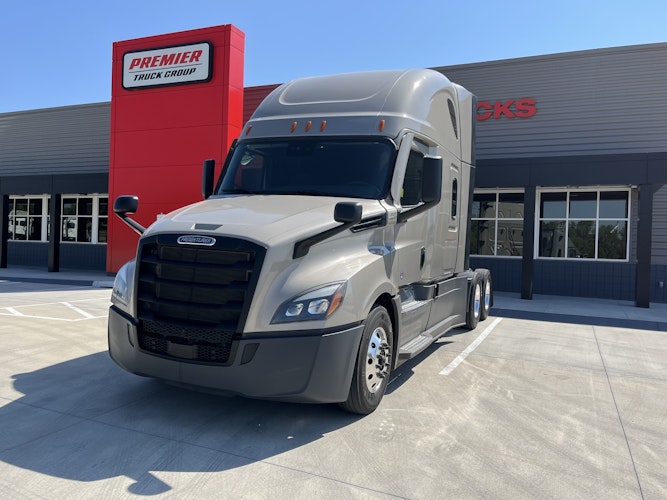 2023 Freightliner Cascadia 126" Sleeper Cab photo 2