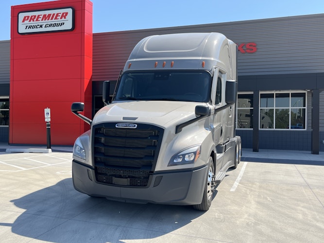 2023 Freightliner Cascadia 126" Sleeper Cab photo 3