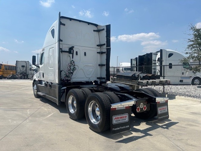 2024 Freightliner Cascadia 126" Sleeper Cab photo 3