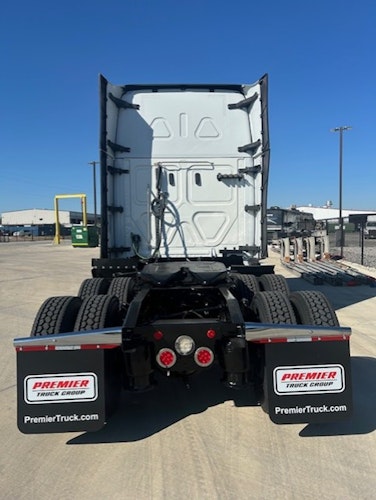 2021 Freightliner Cascadia 126" Sleeper Cab photo 4