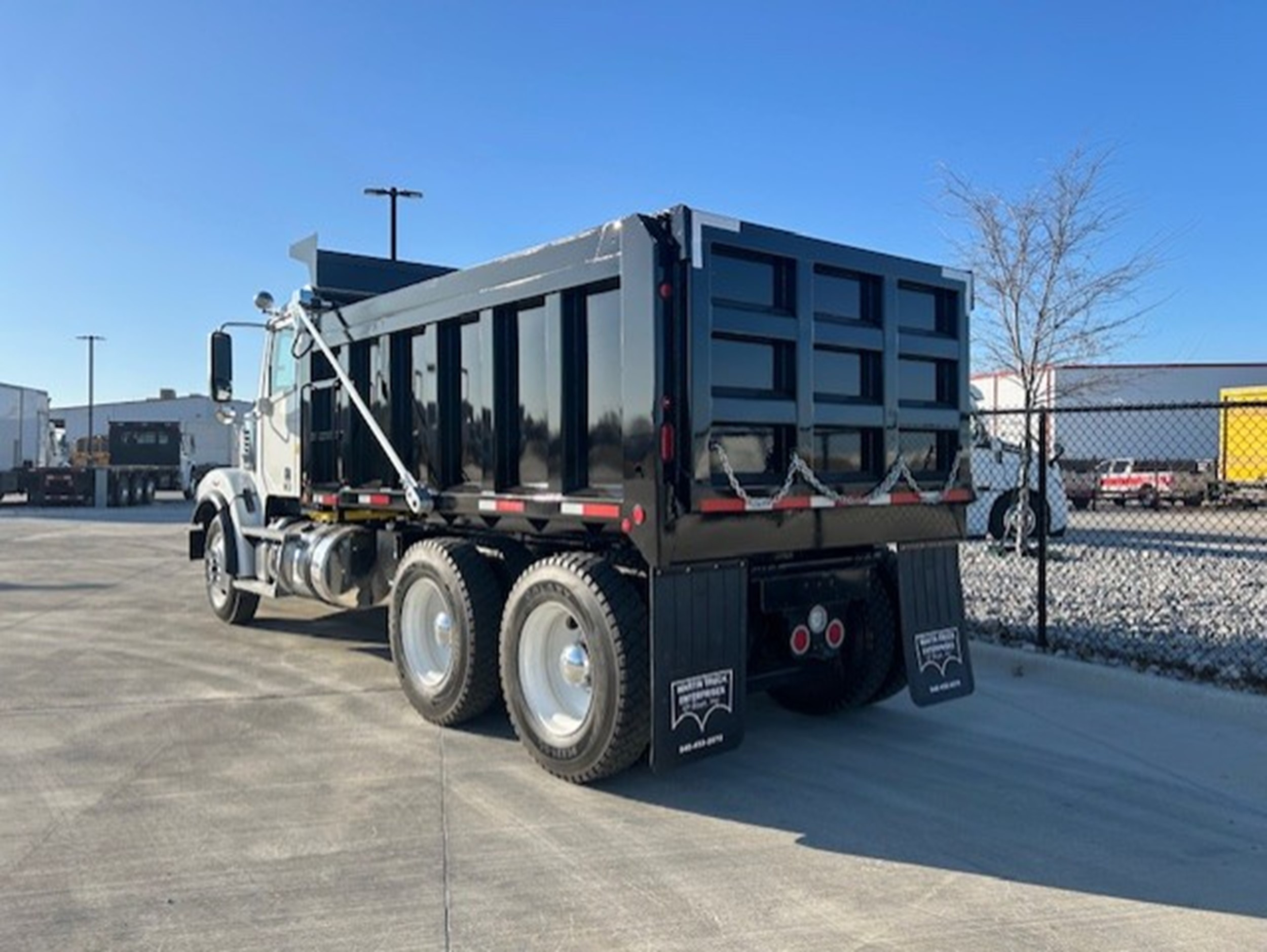 2021 Freightliner 122SD in Fort Worth, TX — photo 3
